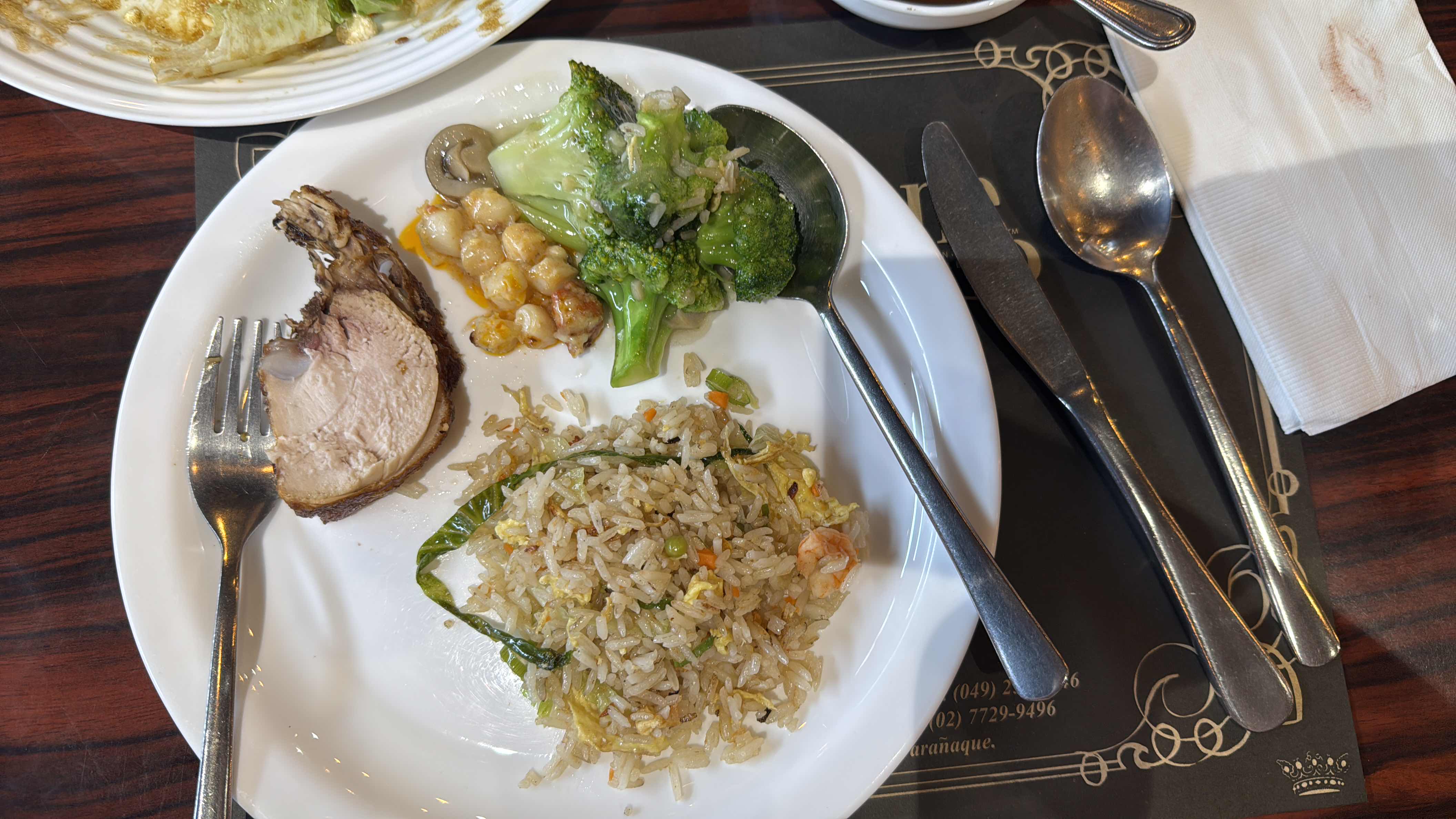 A balanced meal consisting of fried rice with vegetables, grilled chicken, broccoli, and chickpeas, providing a good mix of protein, carbohydrates, and fats.