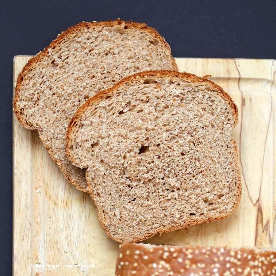 This is a whole wheat bread, rich in fiber and nutrients, making it a healthy choice for balanced meals.