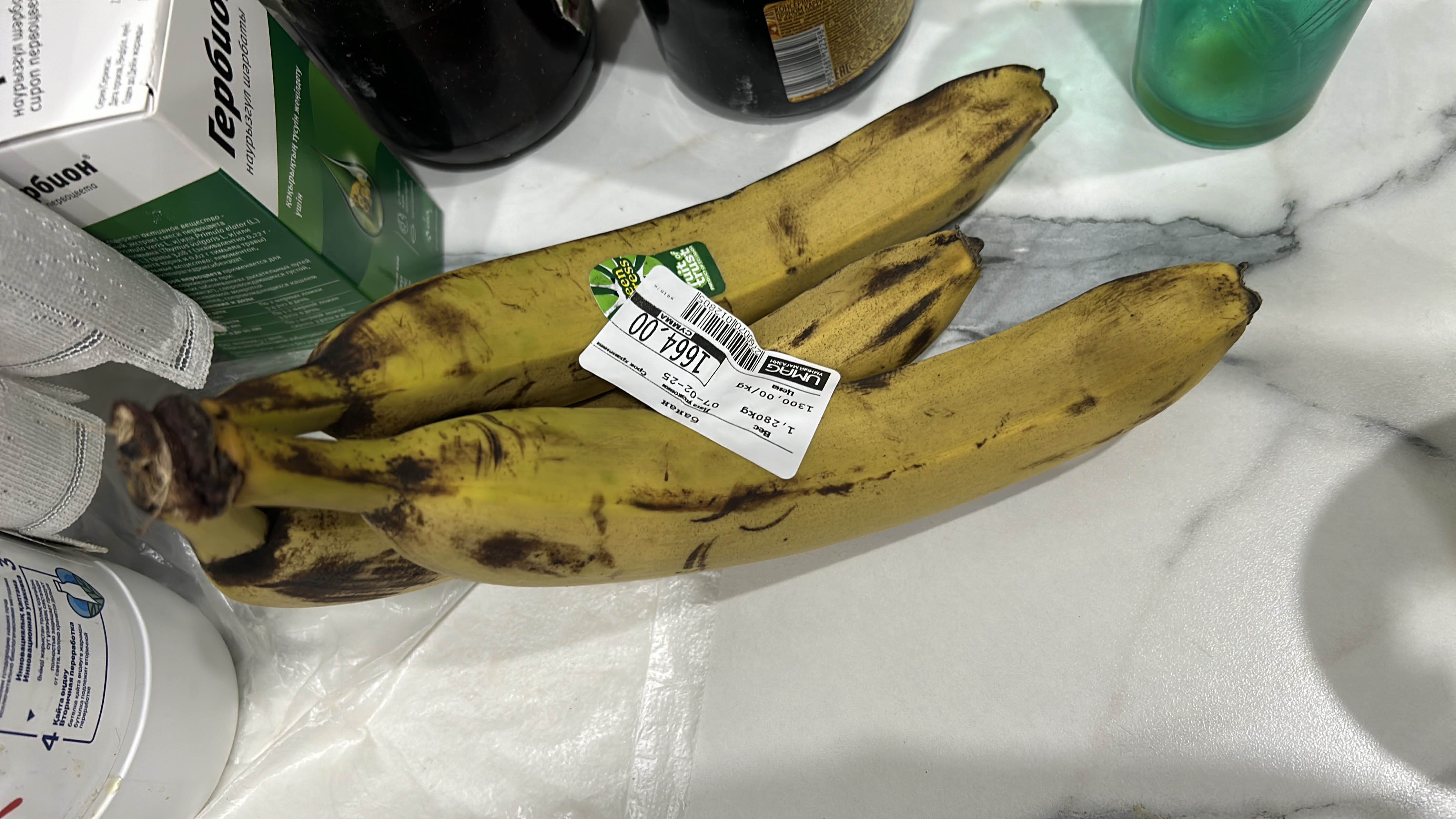 The image contains ripe bananas, which are a good source of carbohydrates and provide natural energy with minimal fats.