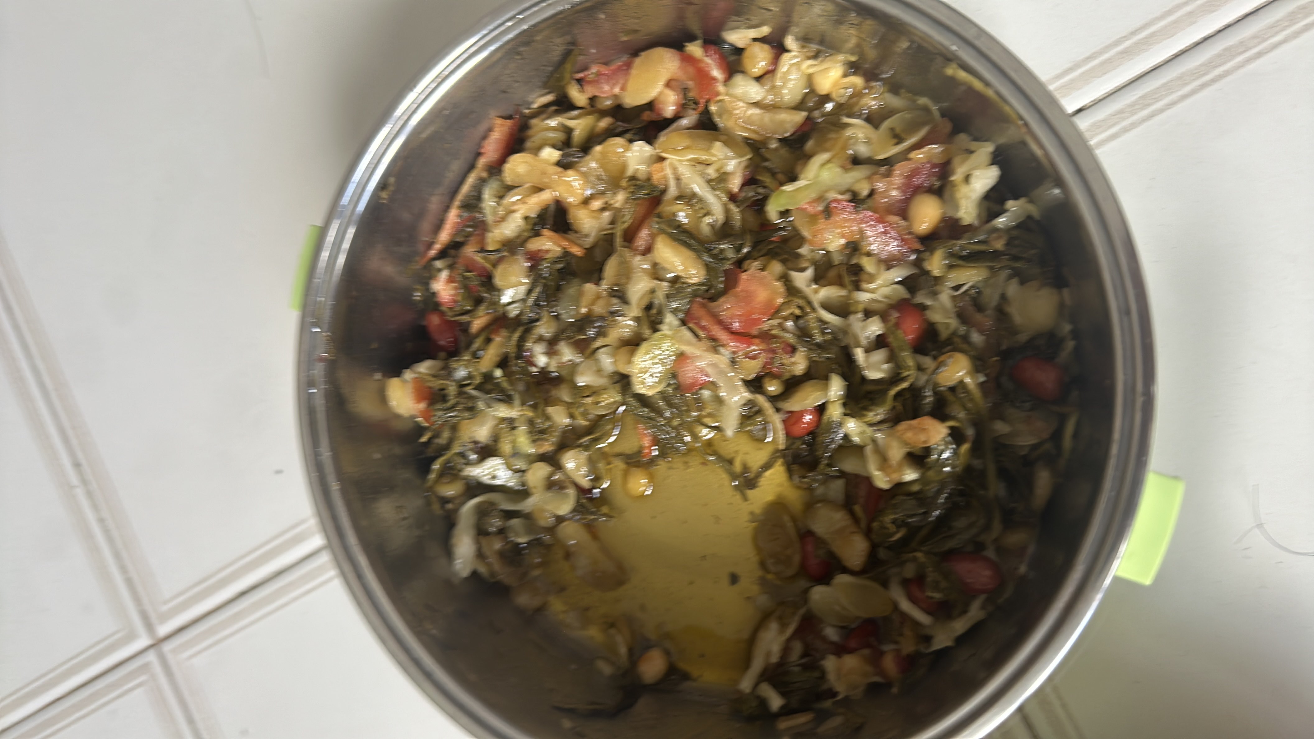 A nutritious dish made with lentils, spinach, tomatoes, and peanuts, providing a balanced mix of protein, carbohydrates, and healthy fats.