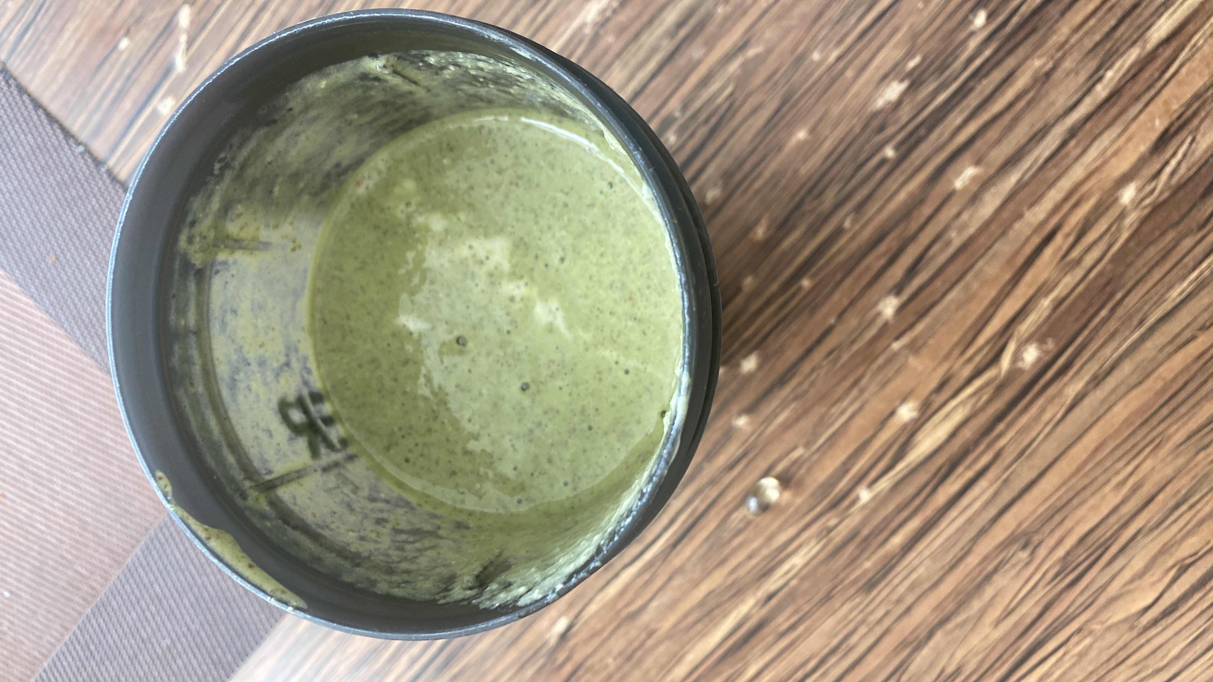 A green smoothie made with spinach, kefir, protein powder, and chia, providing a balanced mix of 24g protein, 20g carbs, and 12g healthy fats.