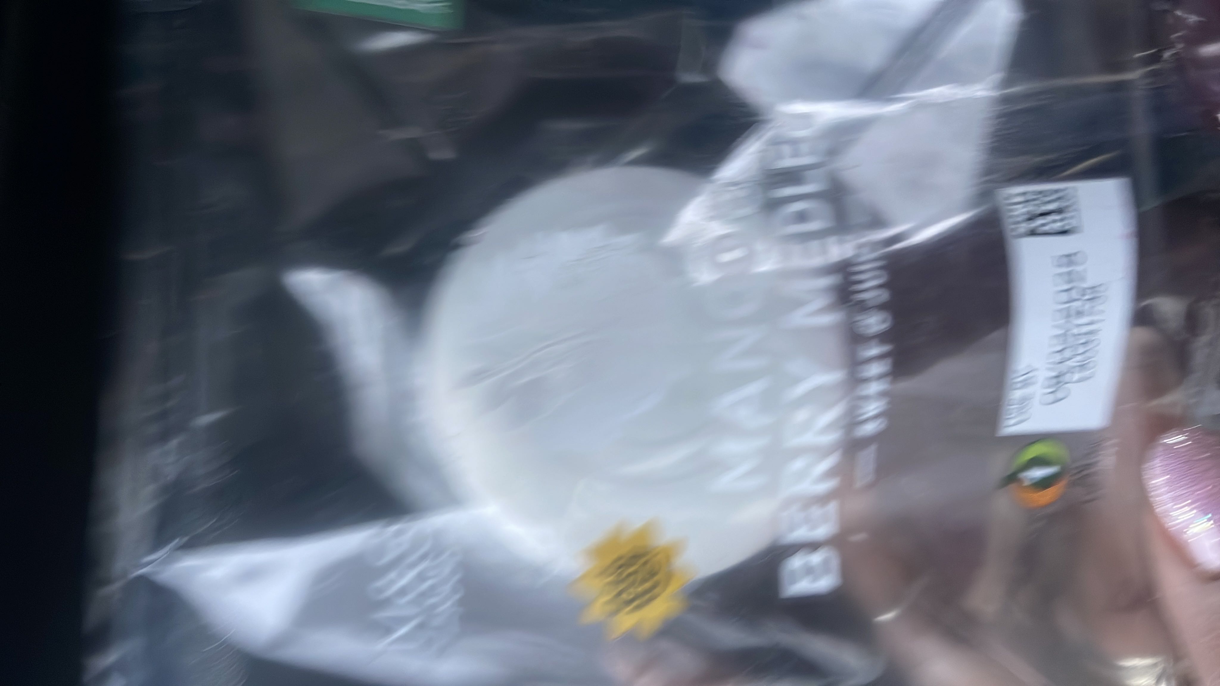 A nutritious mix of mango and berries, providing a naturally sweet and juicy snack with high vitamin content.