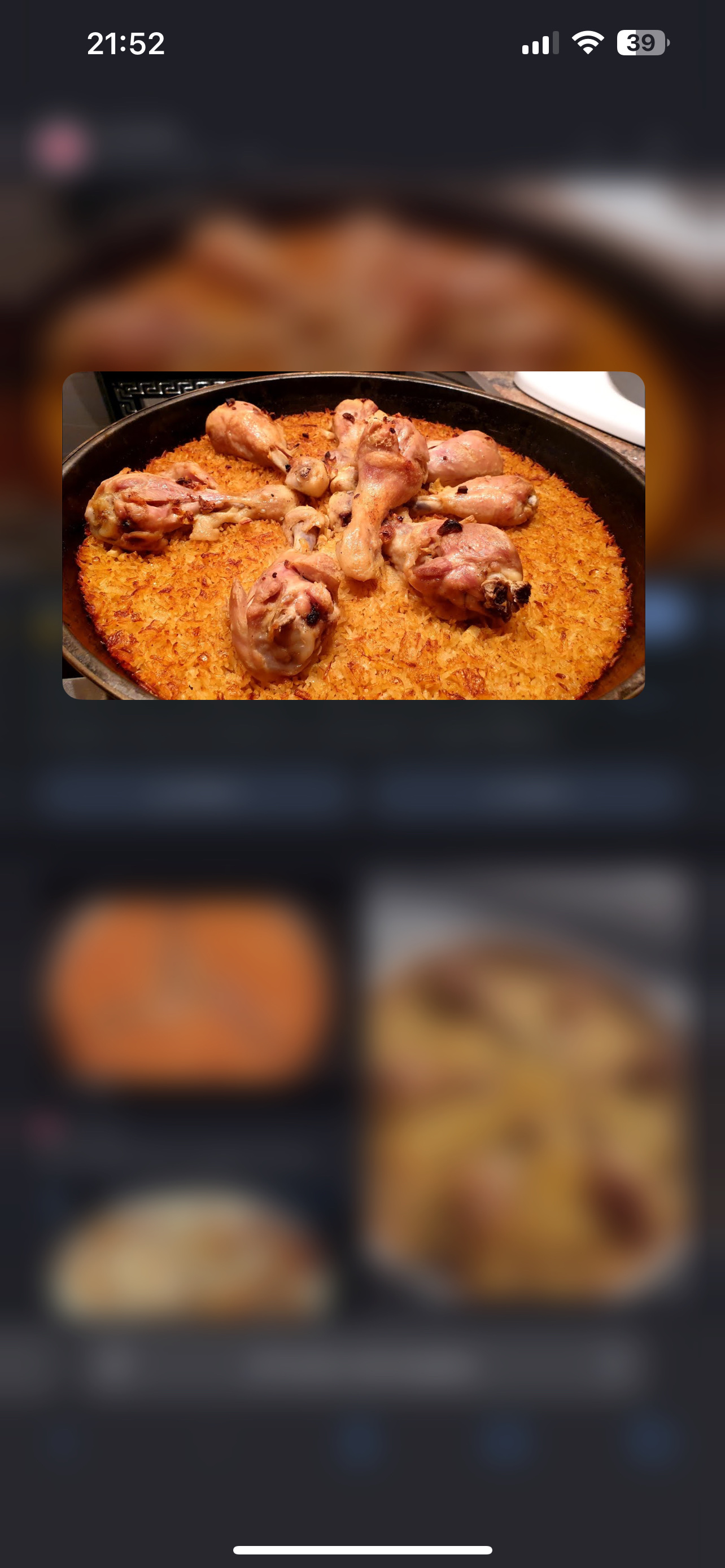 A 1-cup baked dish featuring crispy rice topped with roasted chicken drumsticks, providing a balanced mix of protein, carbohydrates, and fats.