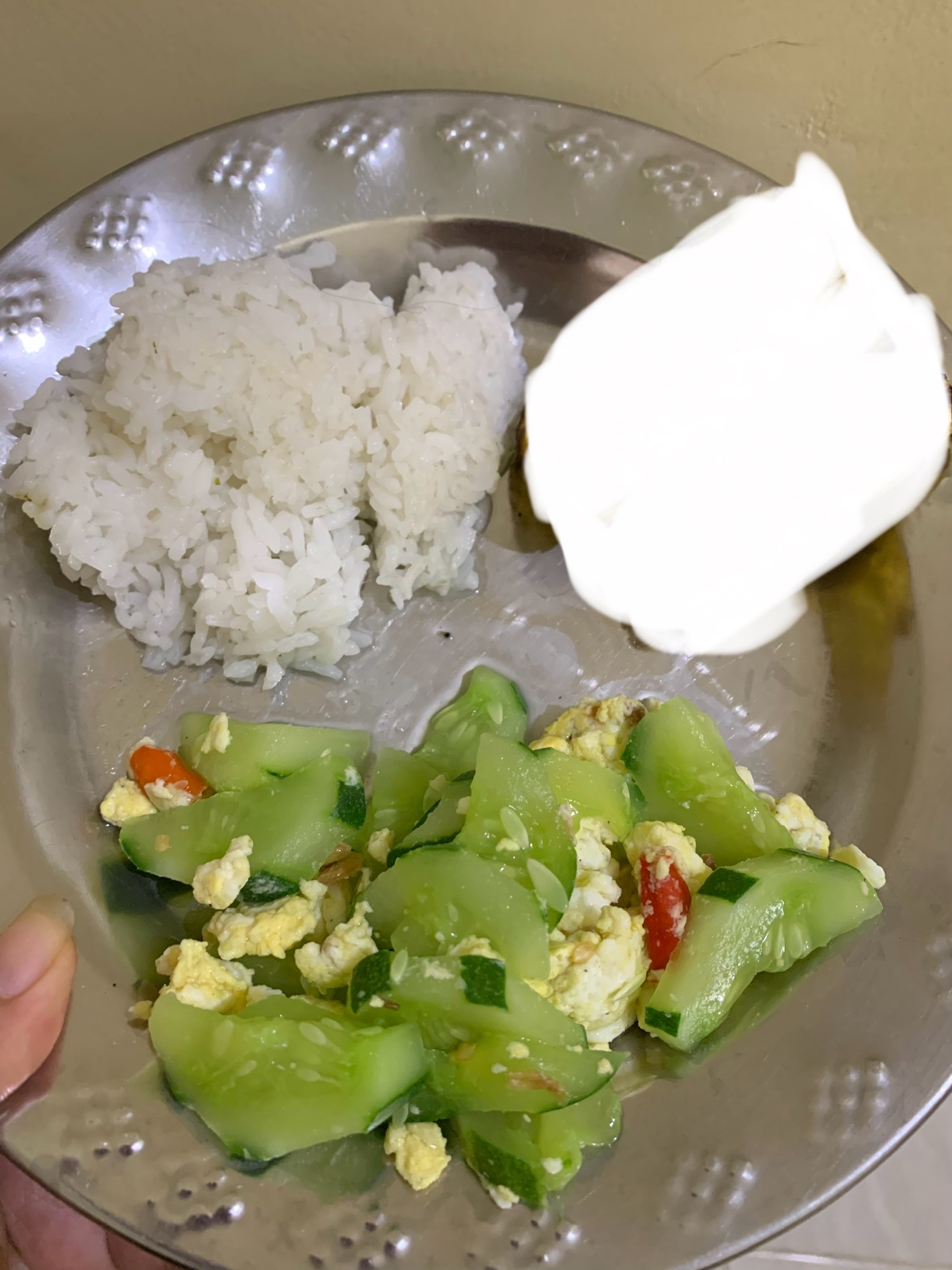 A balanced meal consisting of white rice, stir-fried cucumber with scrambled eggs, and tomatoes, providing a good mix of carbohydrates, protein, and healthy fats.
