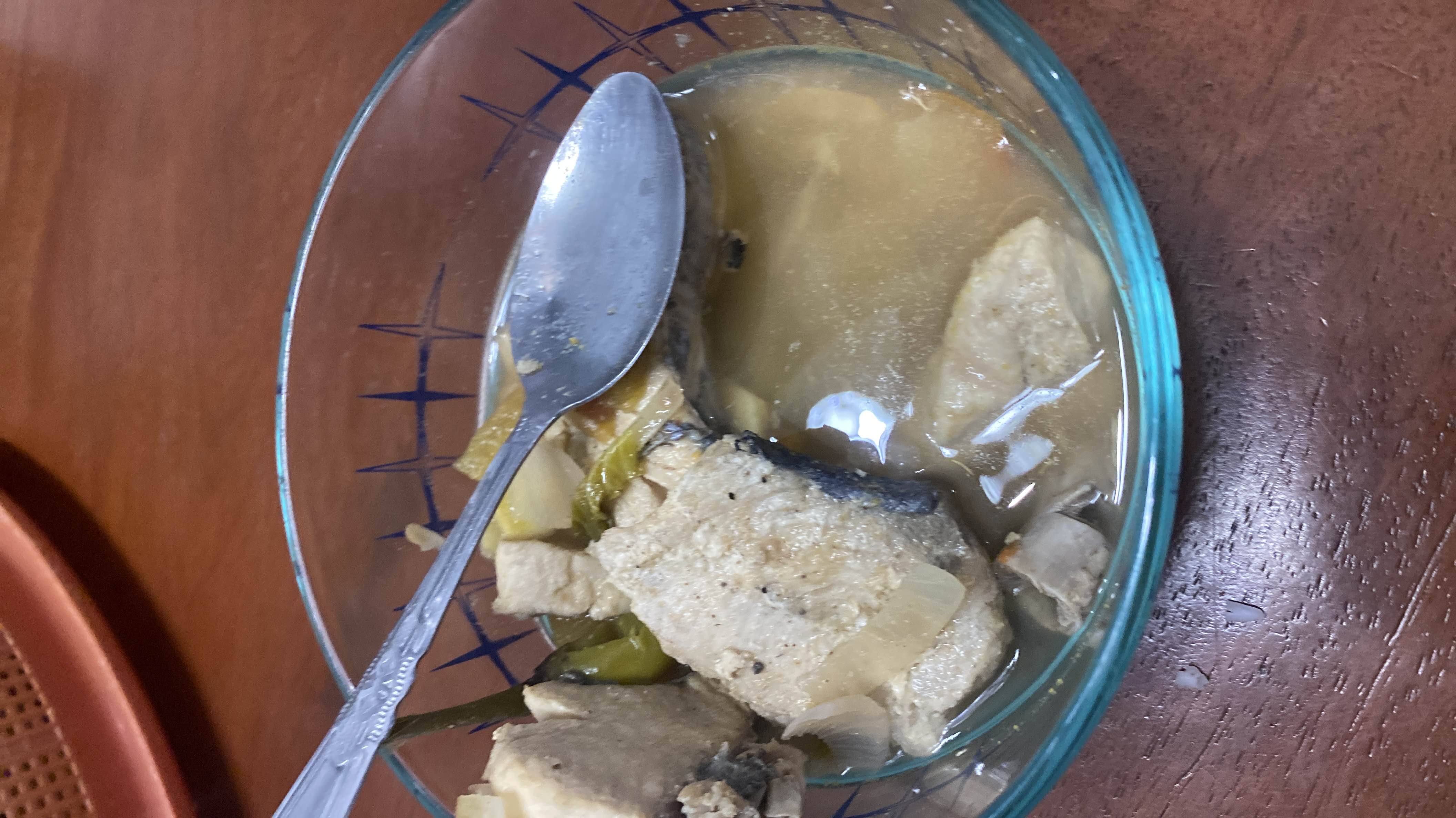 A healthy fish soup with onions, ginger, and green chili, providing a high-protein and low-carb meal.