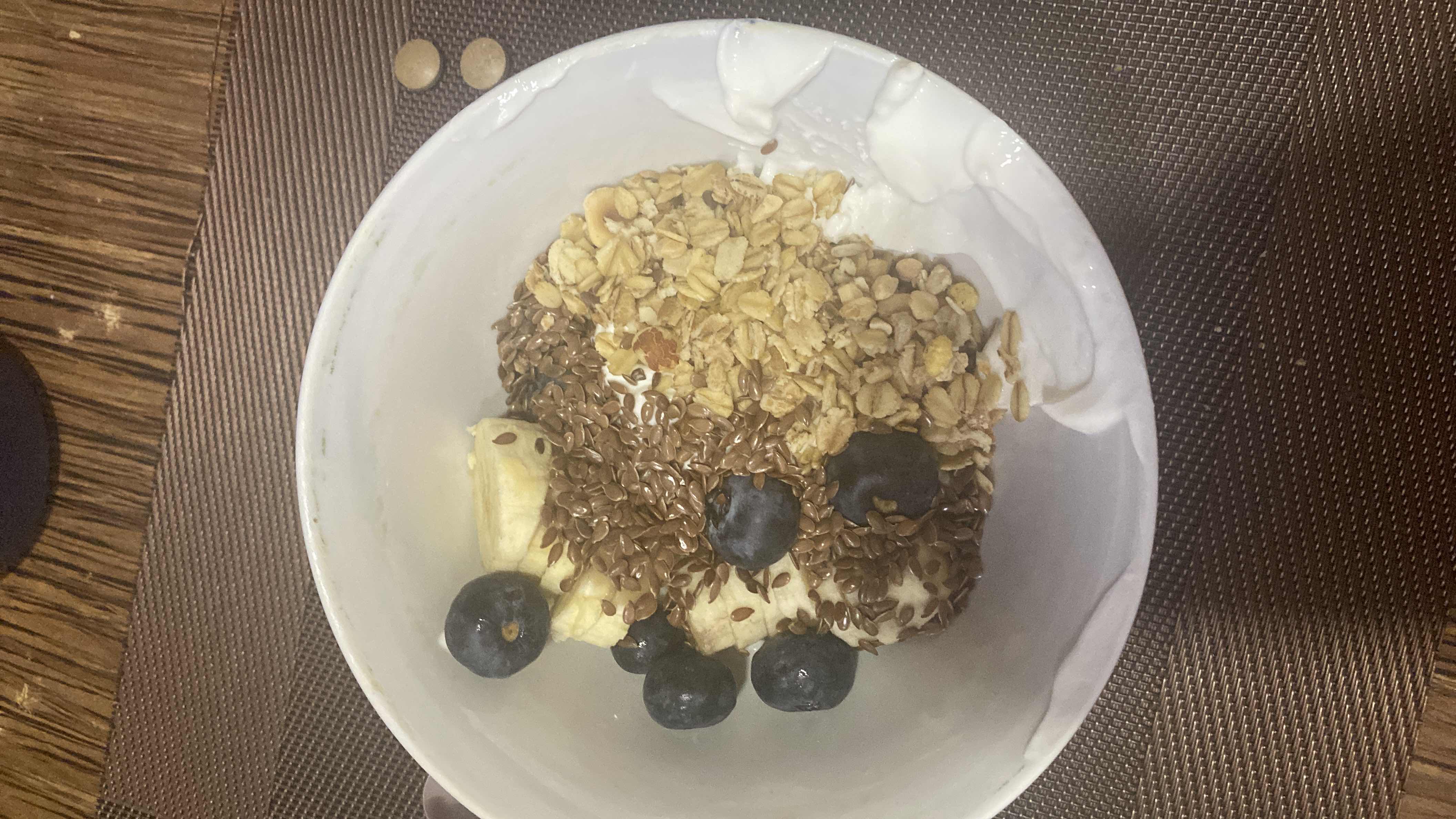 Tazón de yogur y frutas