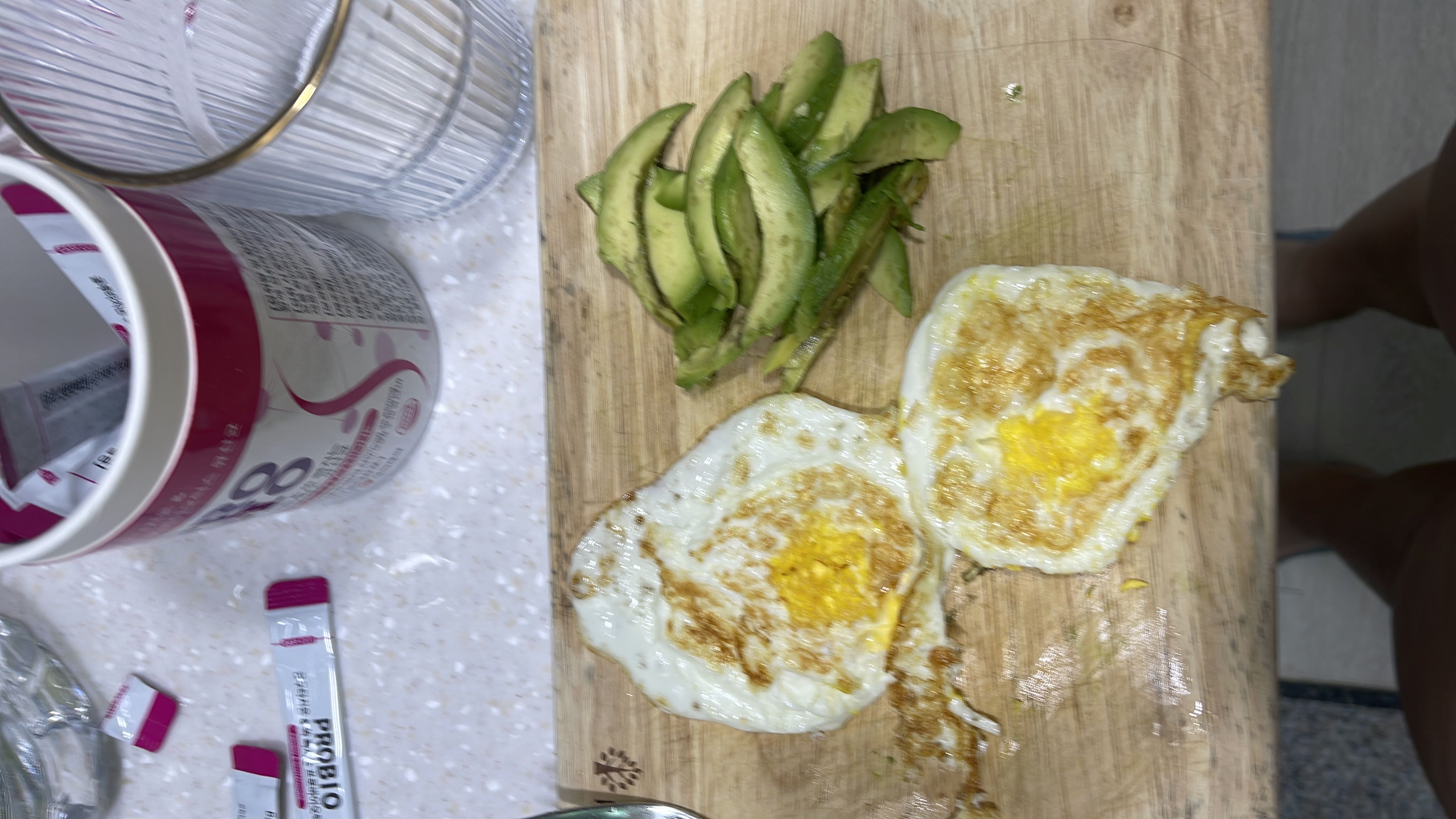 Fried Eggs with Avocado