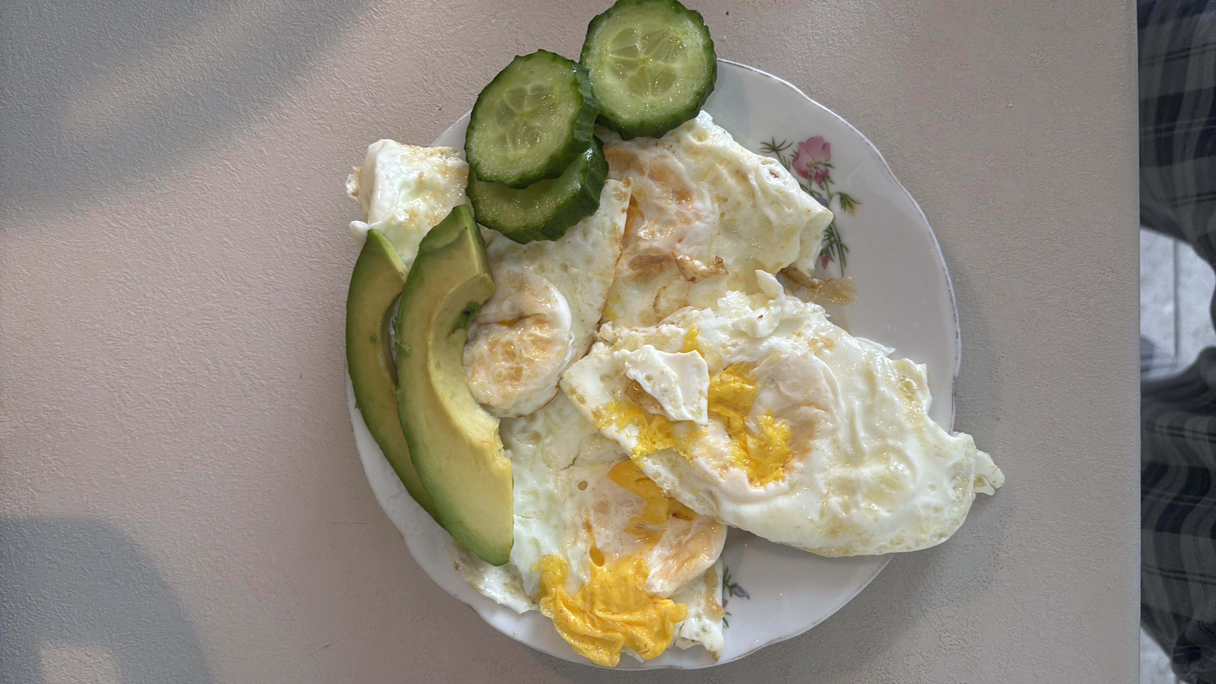 Fried Eggs with Avocado