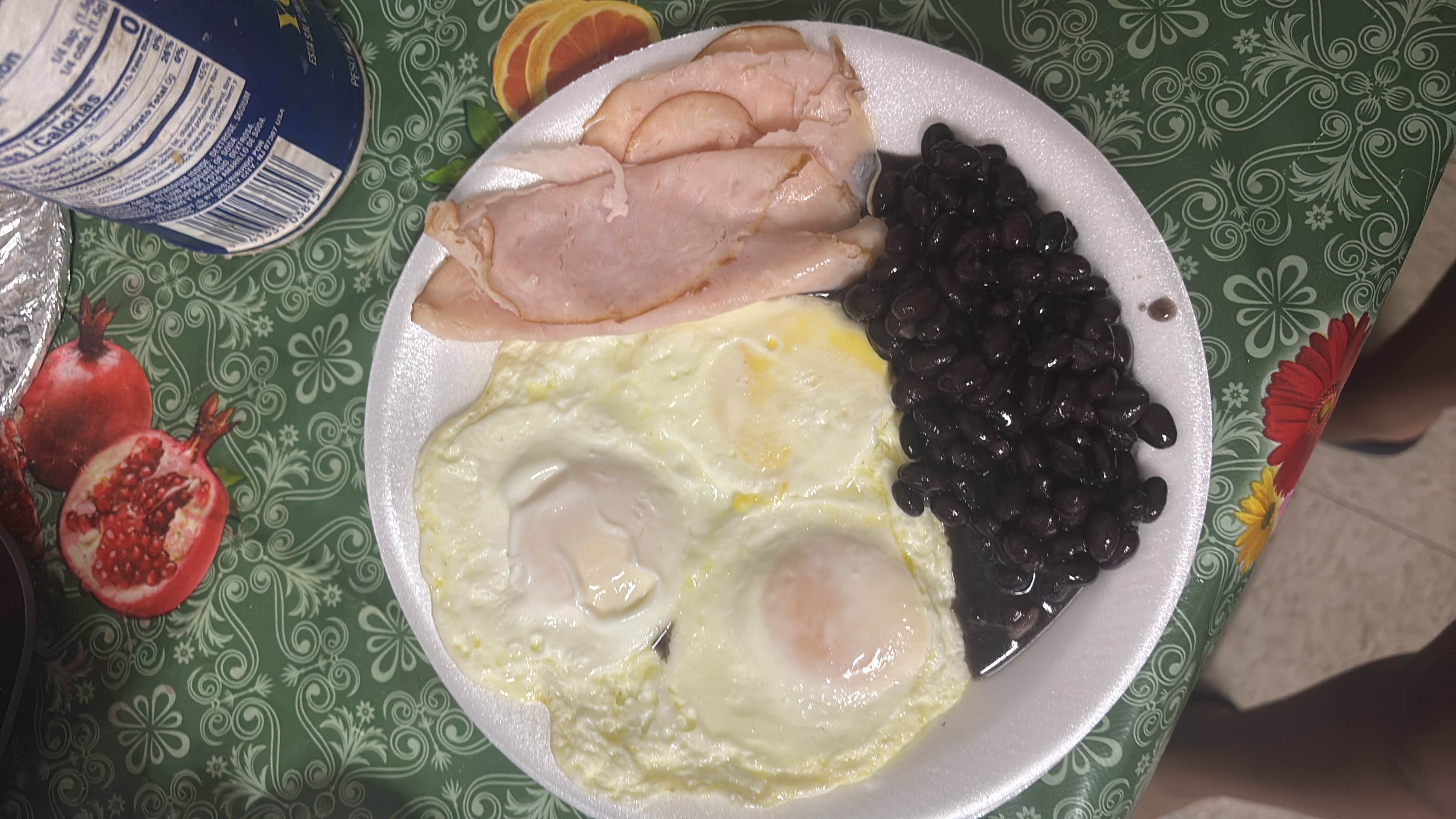 Desayuno con huevos y jamón
