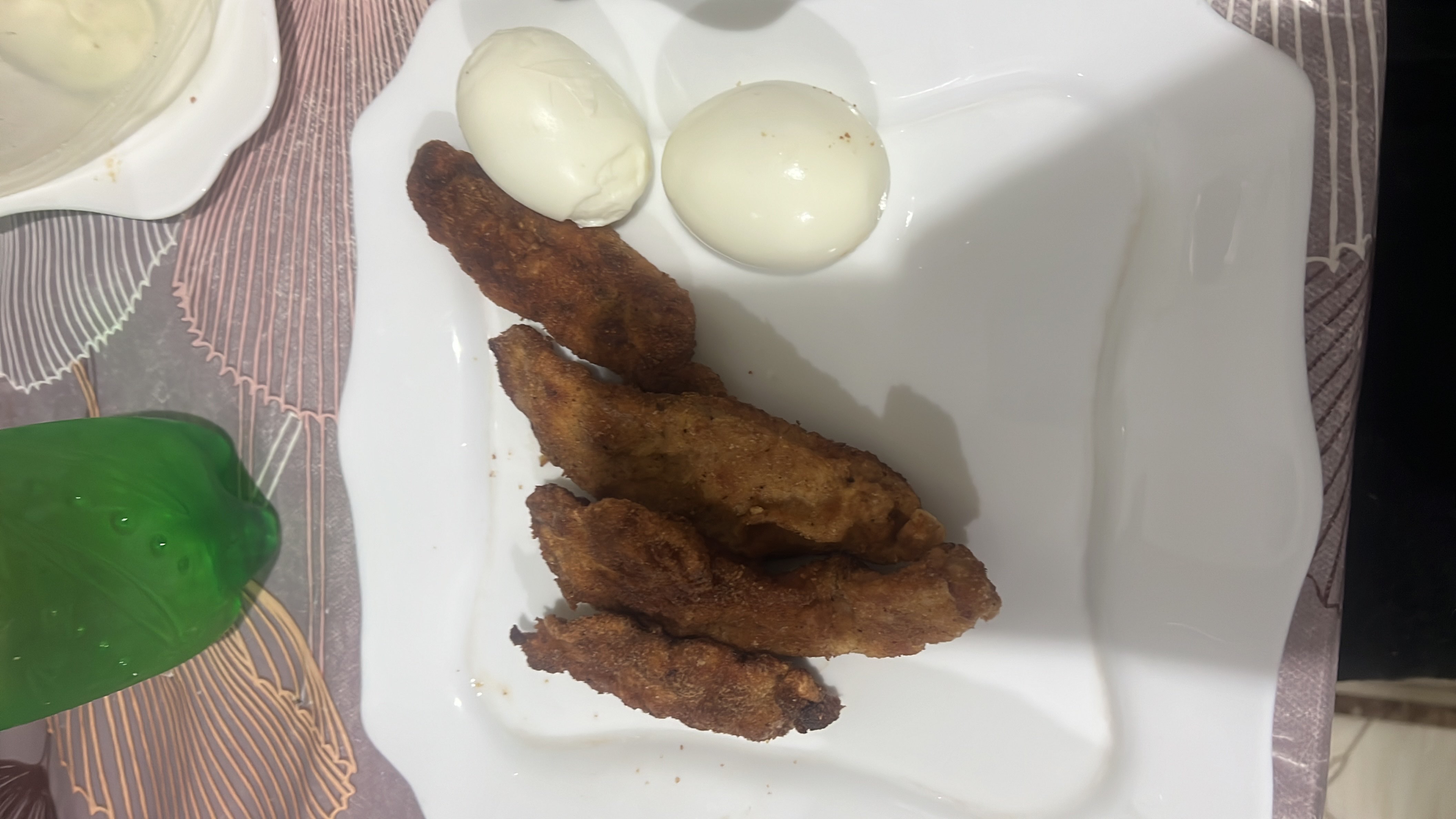 Poulet pané et œufs