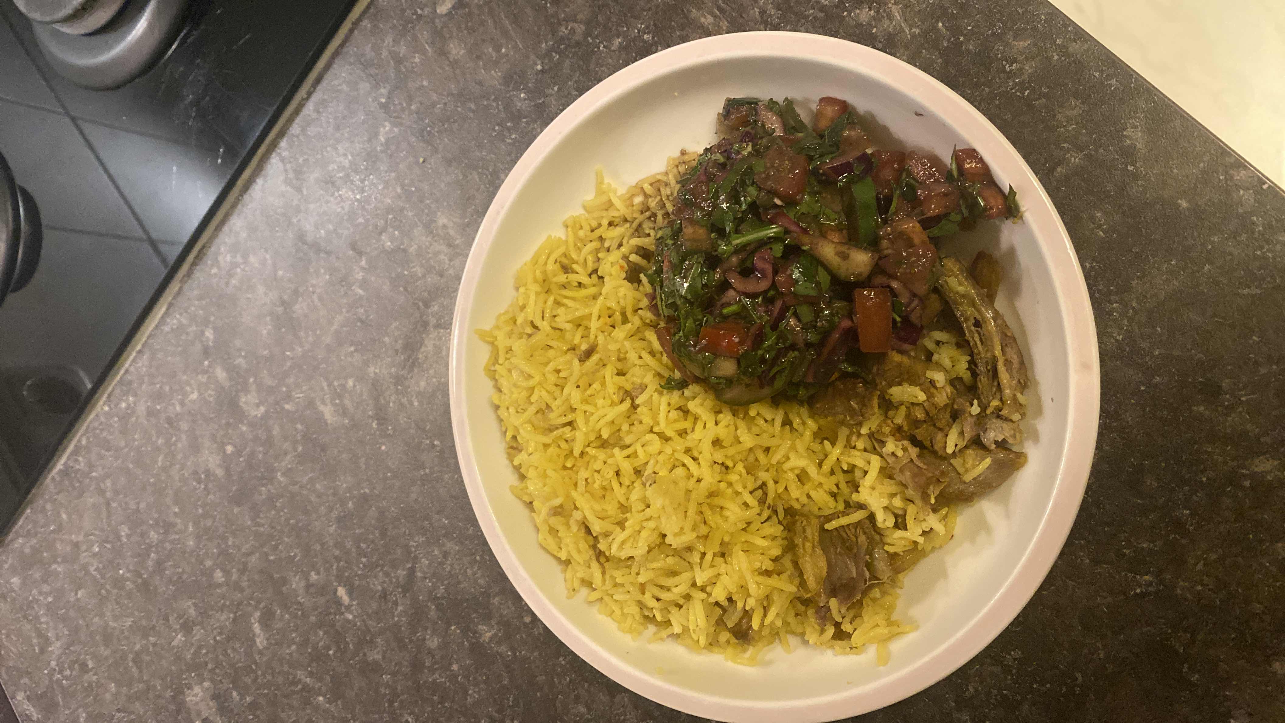 Gewürzter Reis mit Fleisch