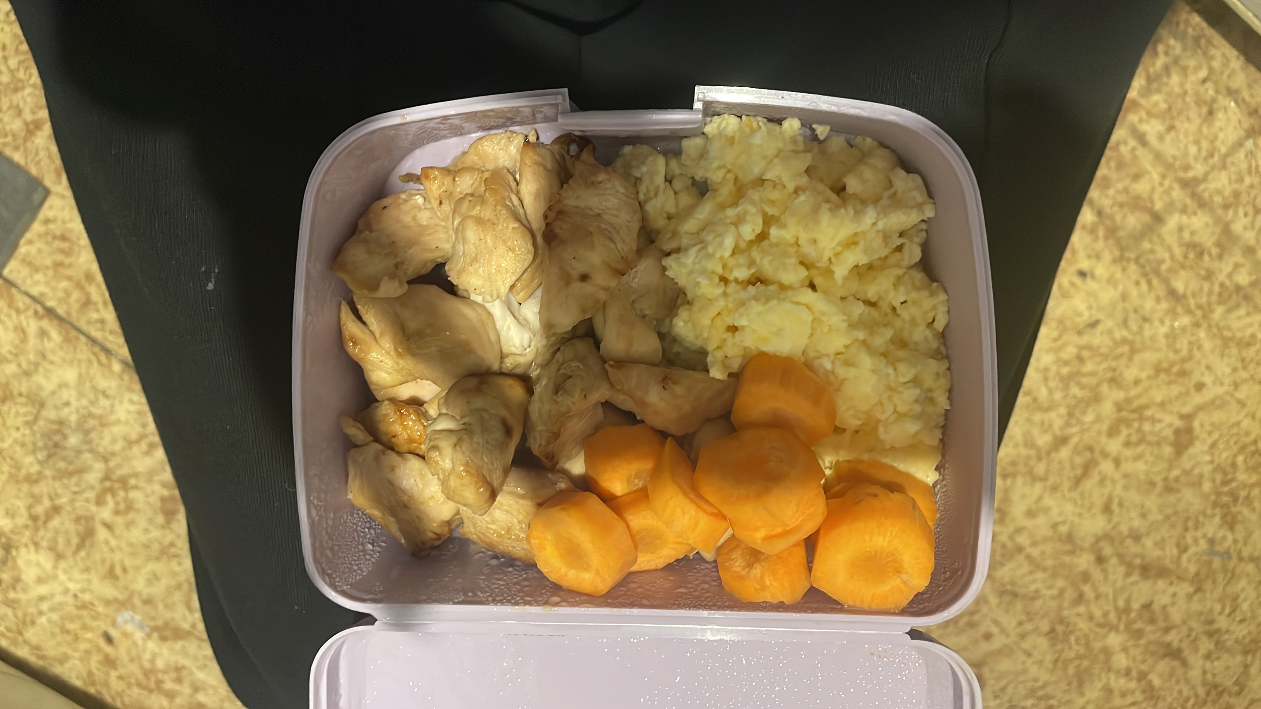 Chicken with eggs and carrots