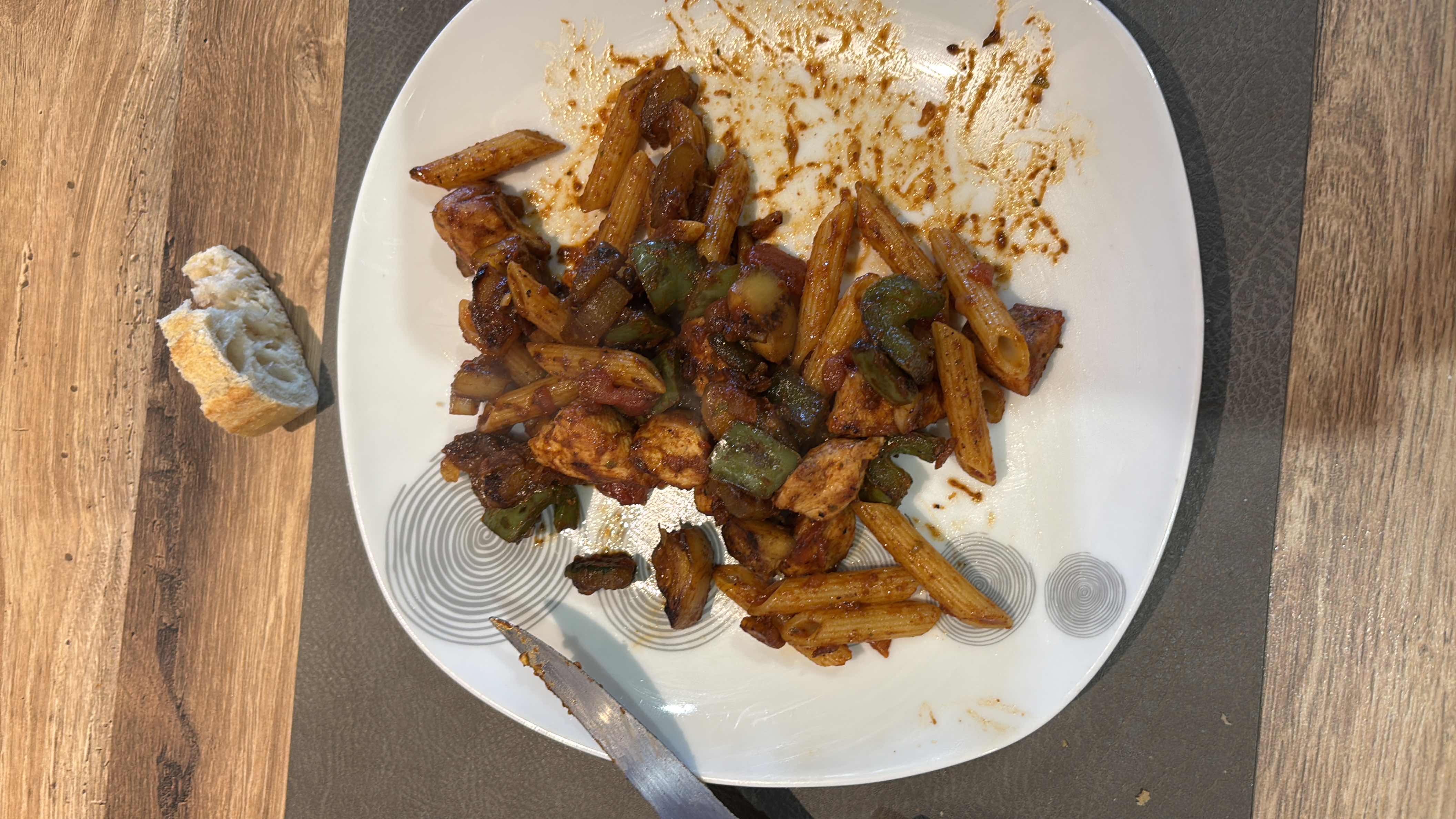 Pâtes au poulet épicé