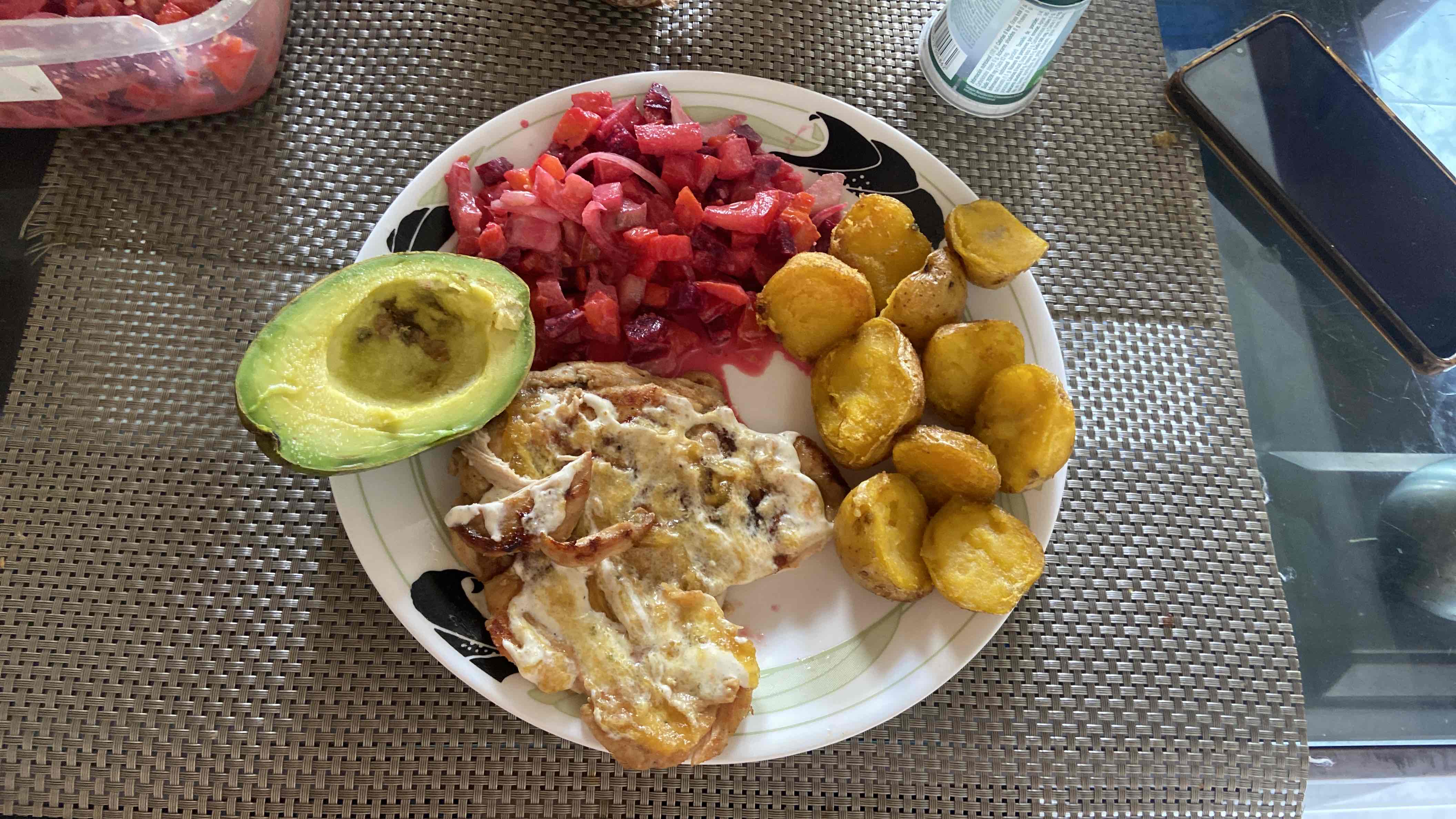 Pollo con papas y ensalada