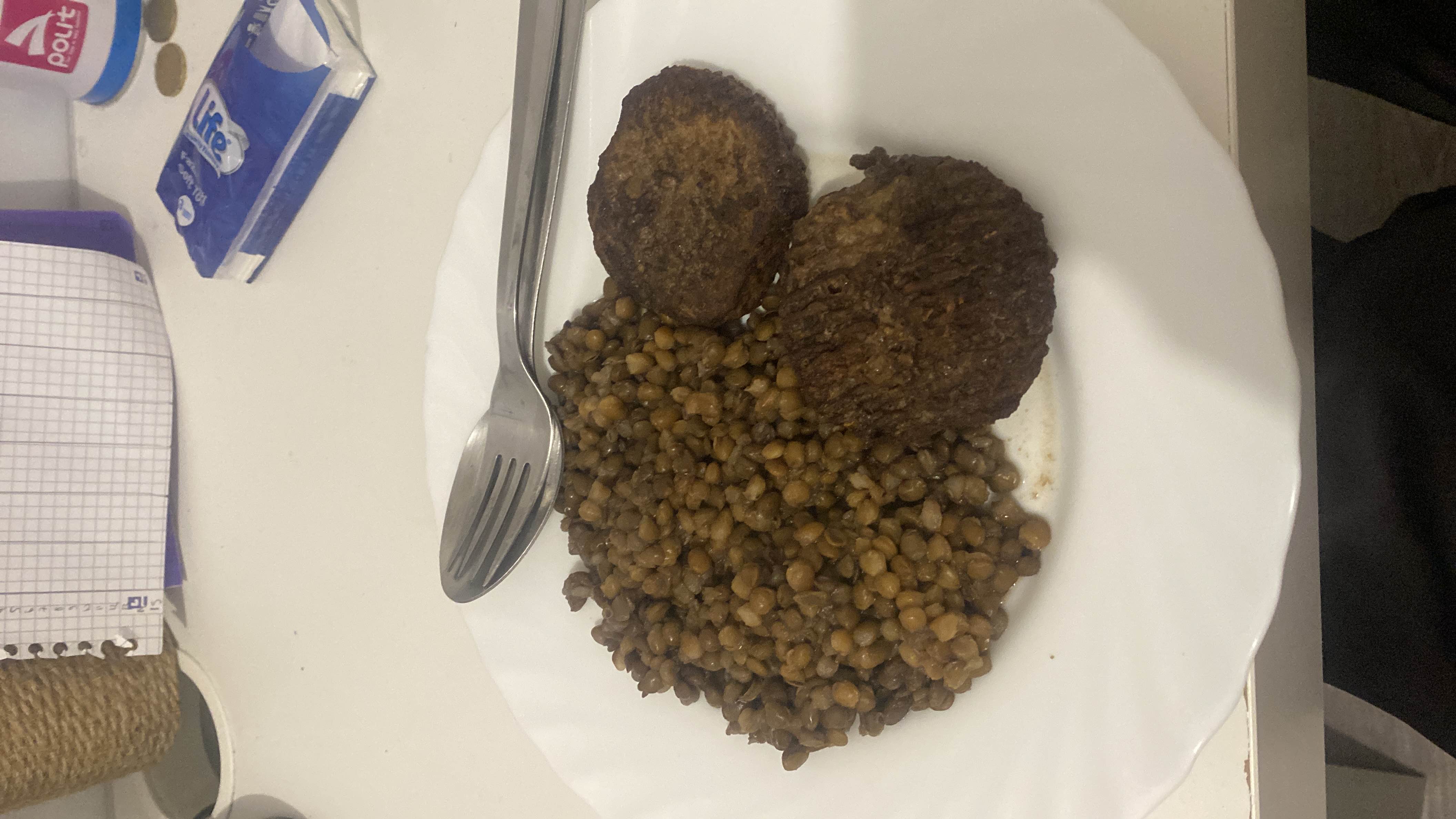 Lentilles et galettes de viande