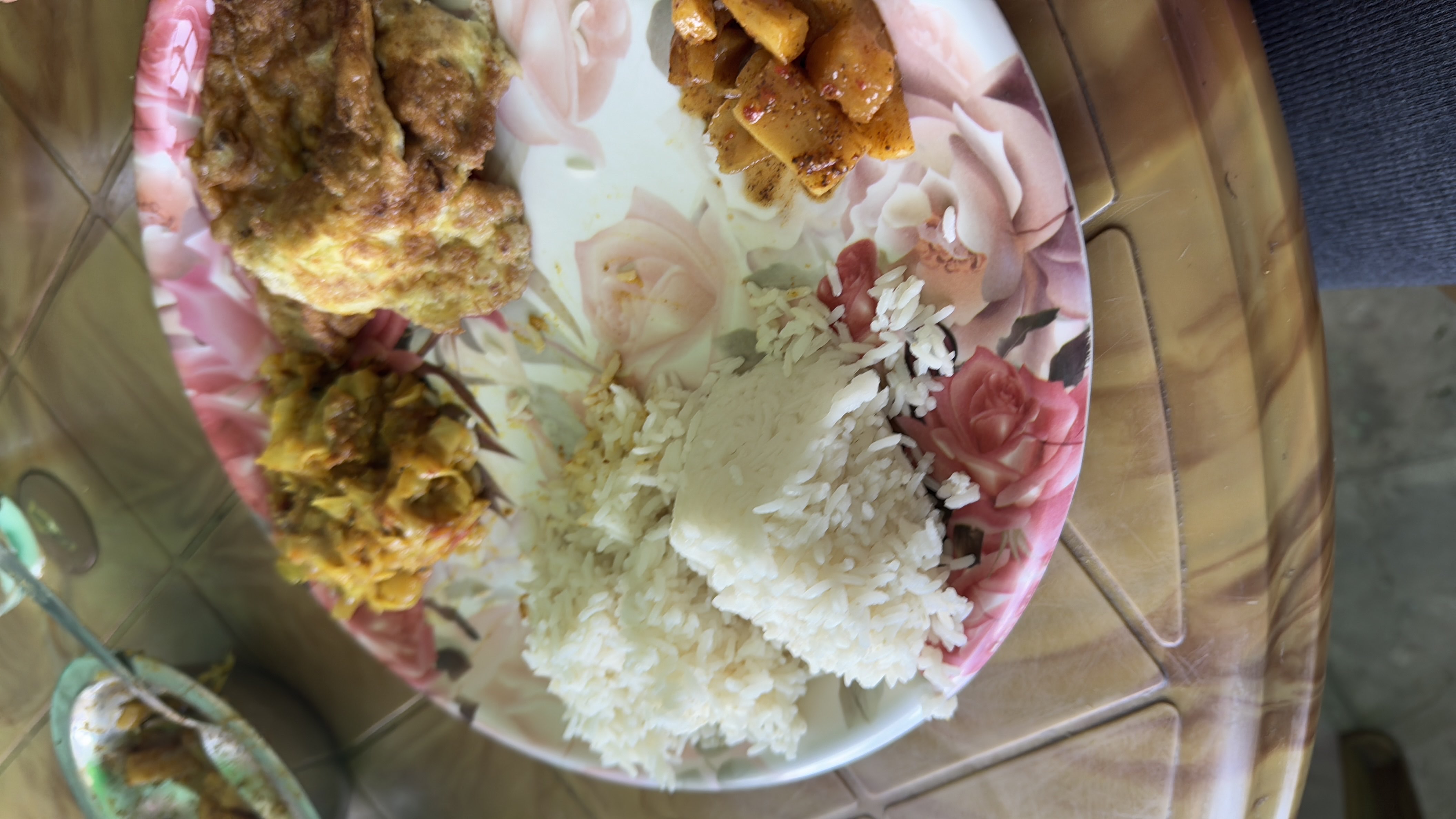 Rice with omelet and curry