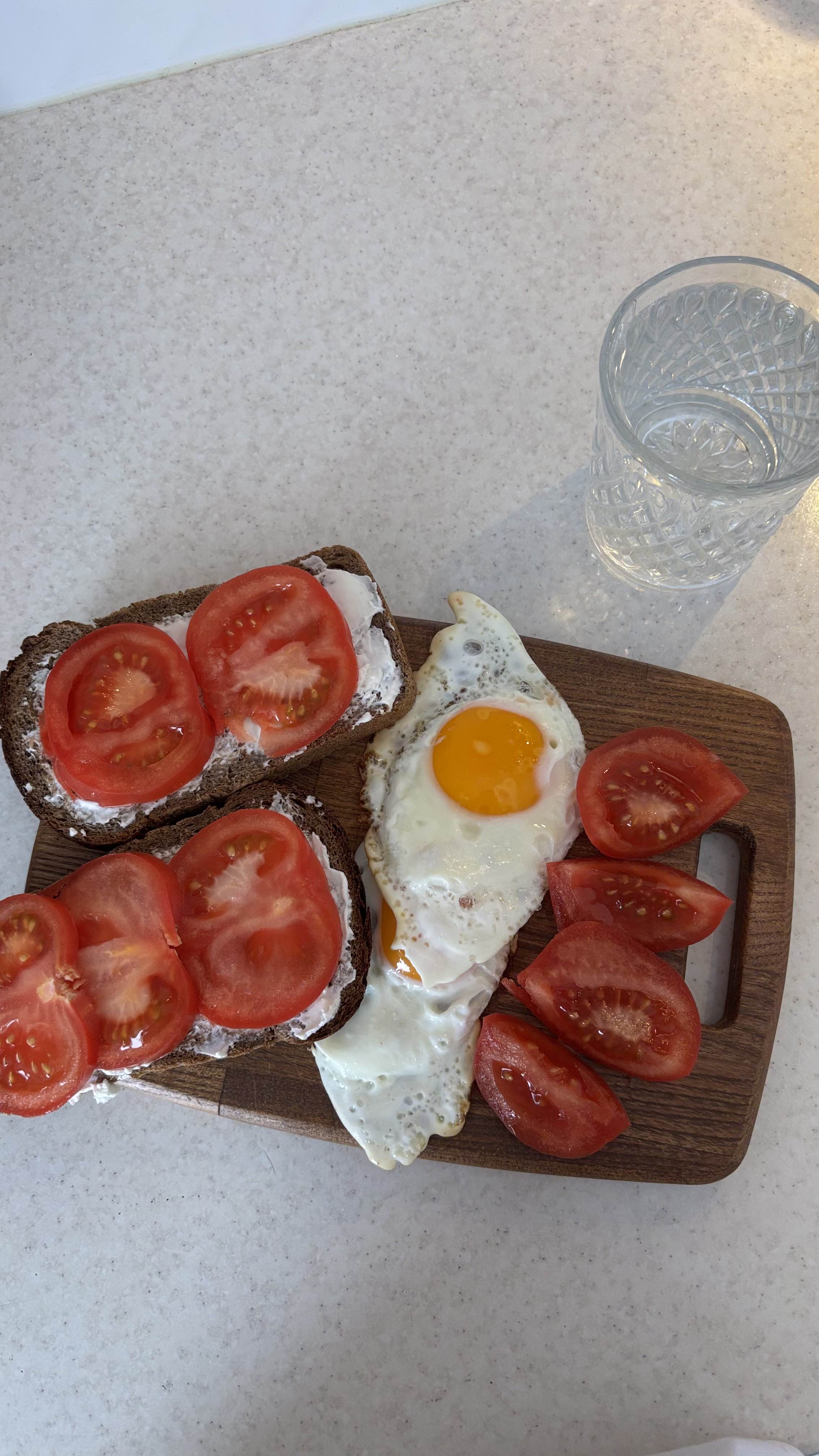 Egg and Tomato Toast