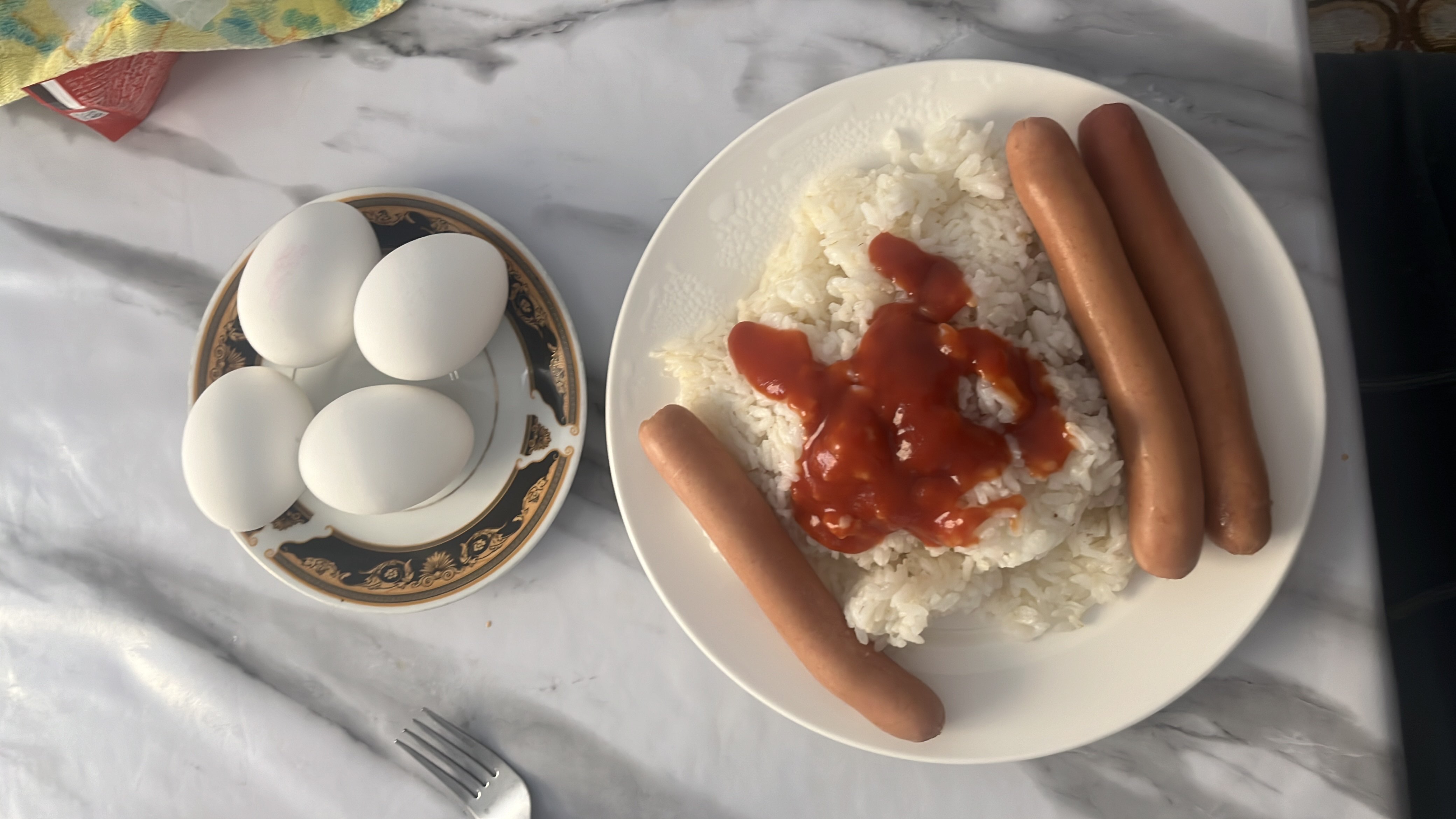 Rice with sausages and eggs