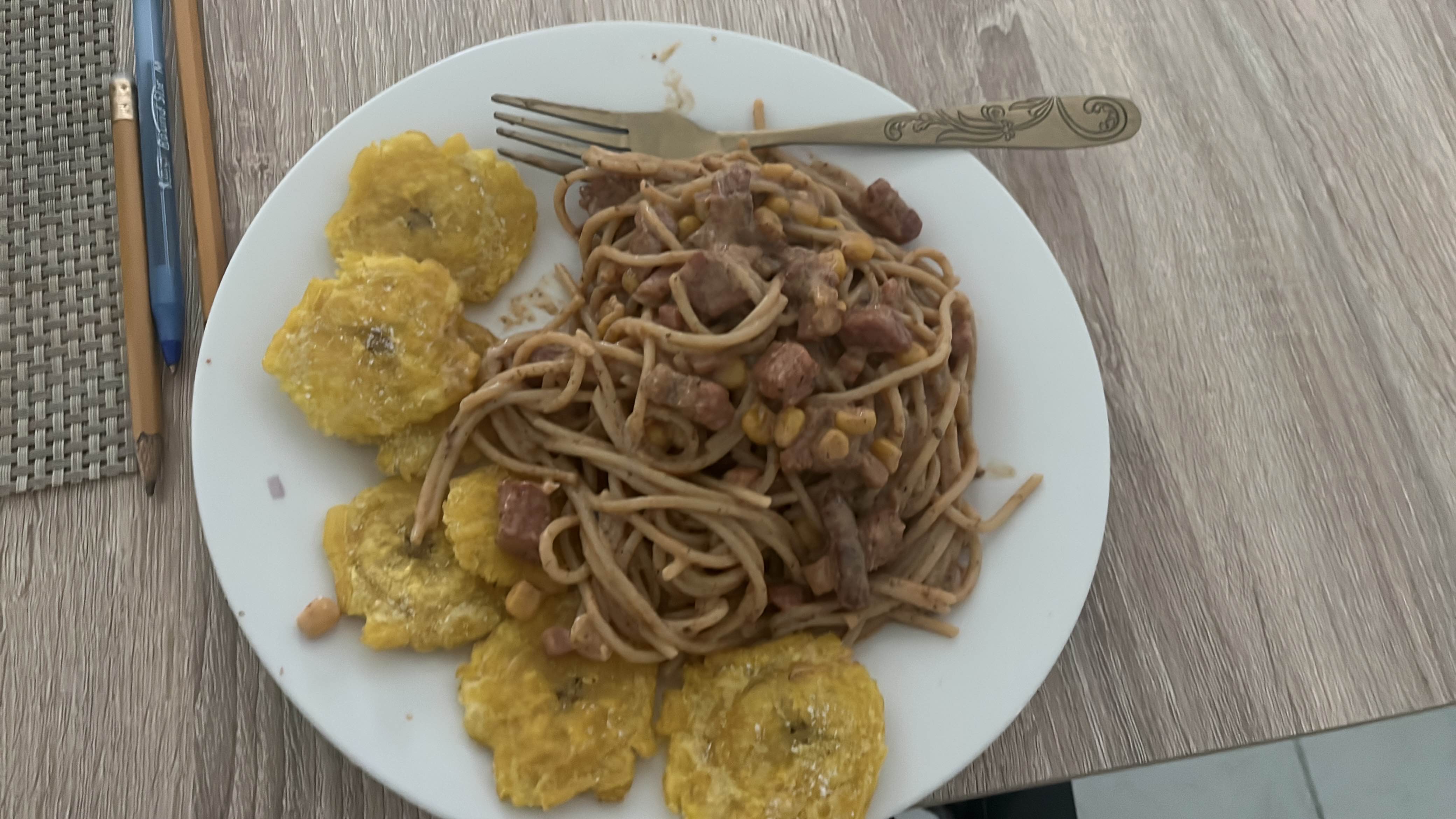 Espaguetis con tostones