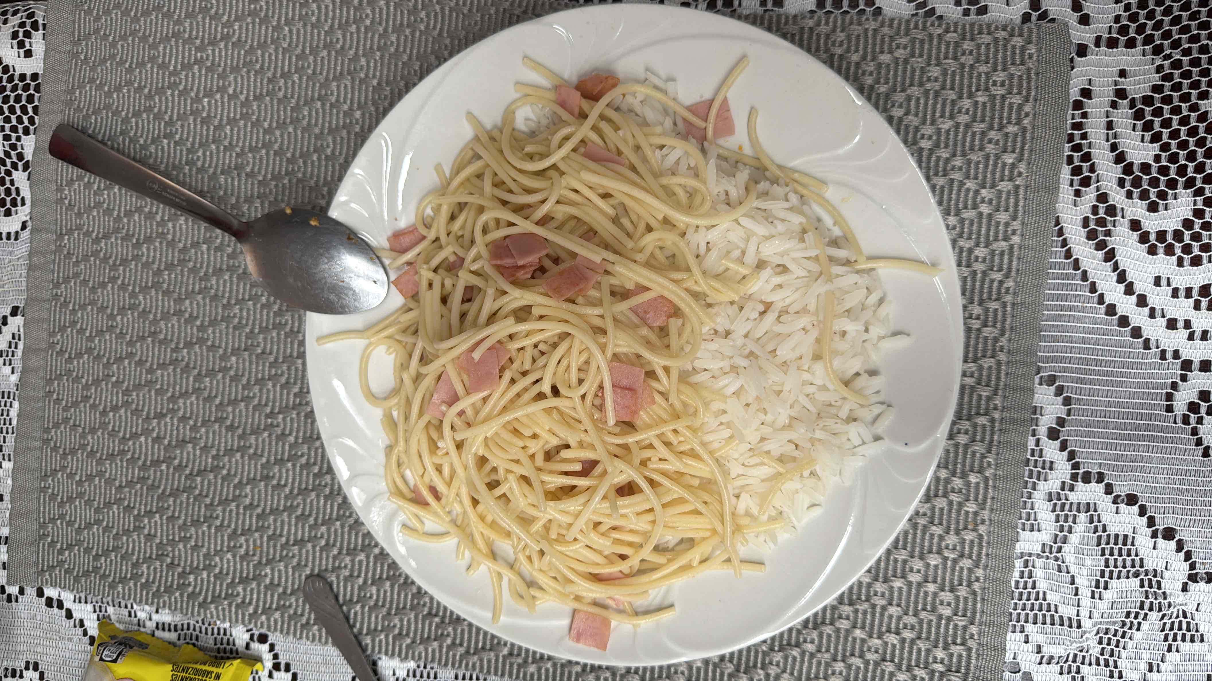 Espaguetis con arroz