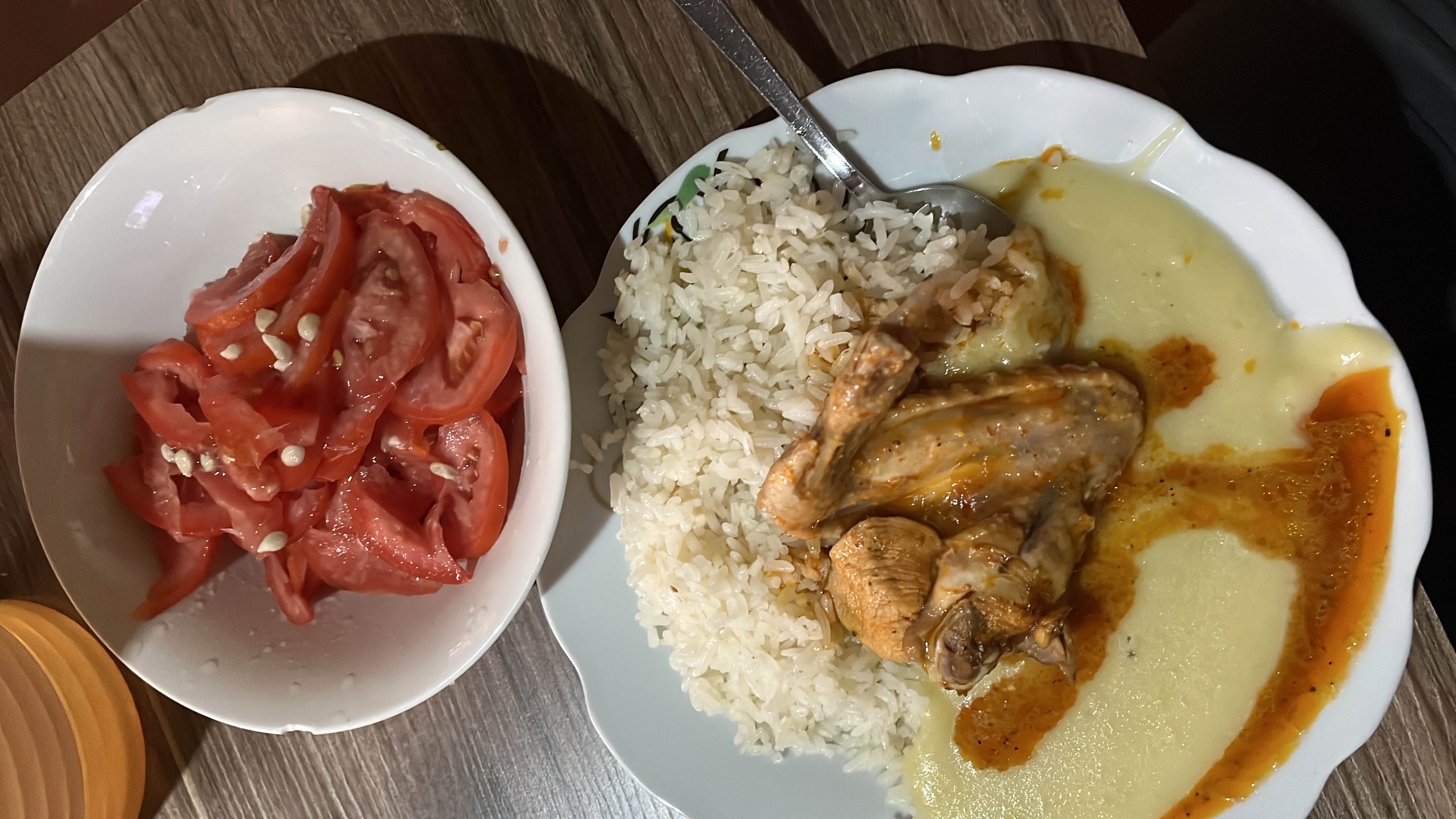 Pollo con arroz y ensalada