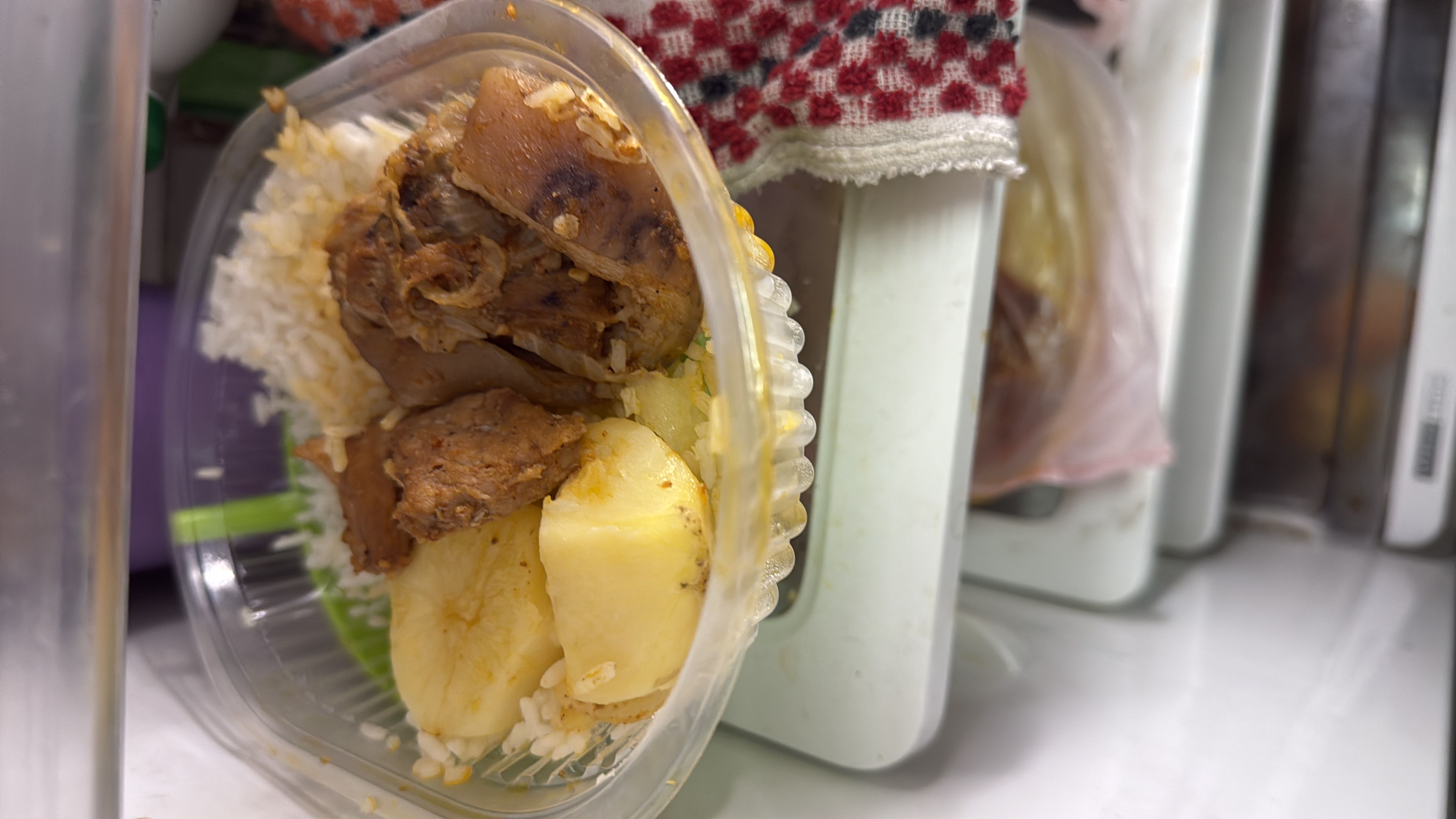 Carne guisada con arroz