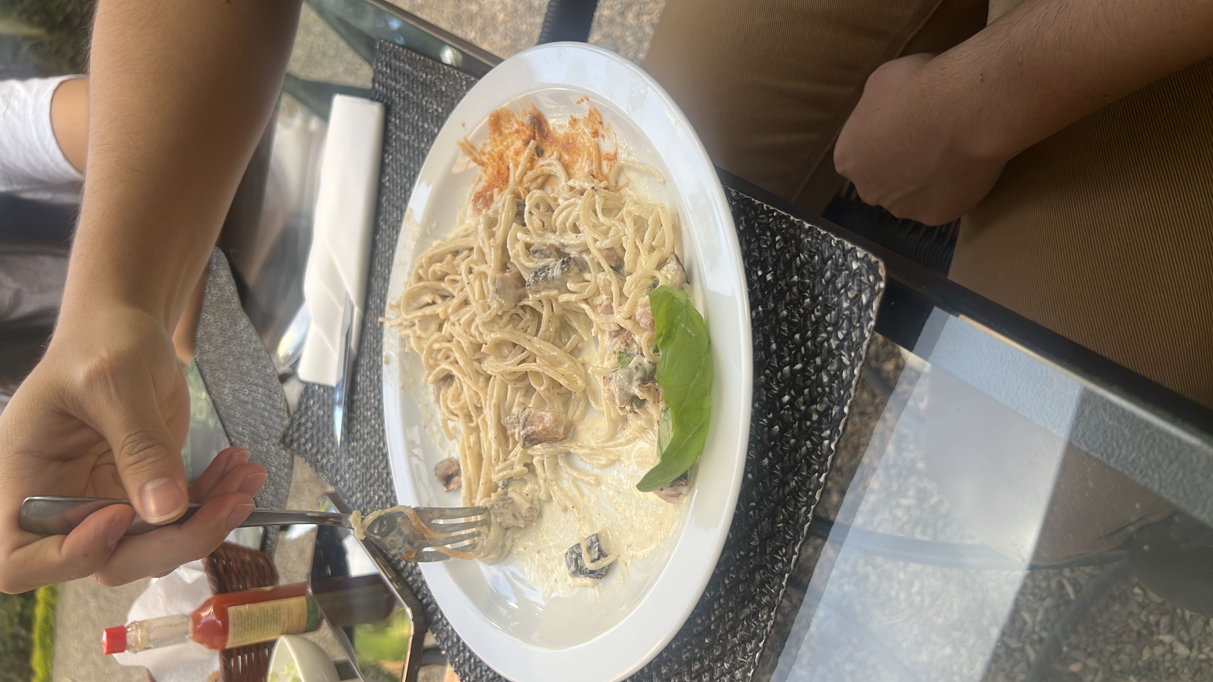 Pasta cremosa con pollo