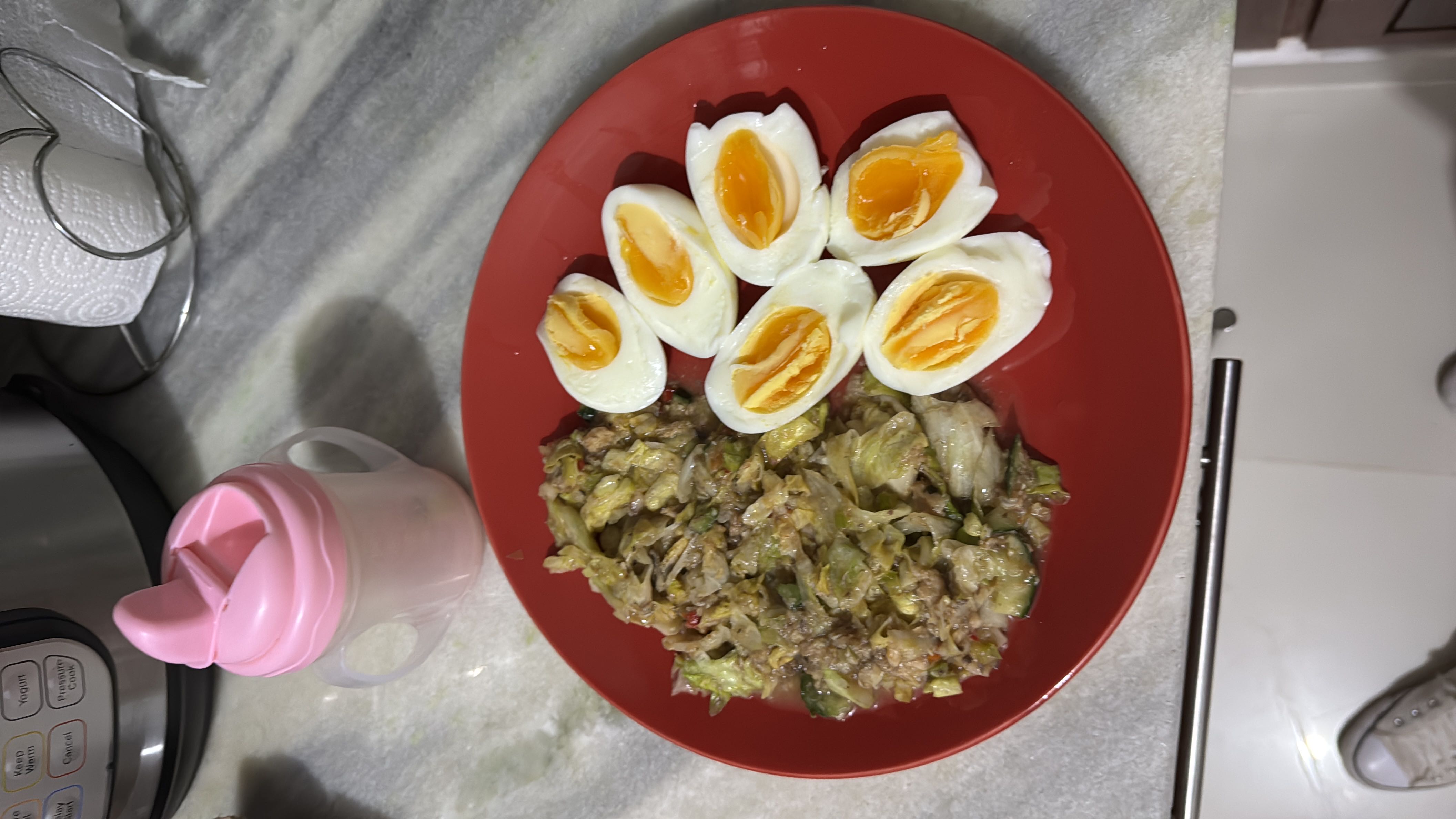 Huevos con ensalada