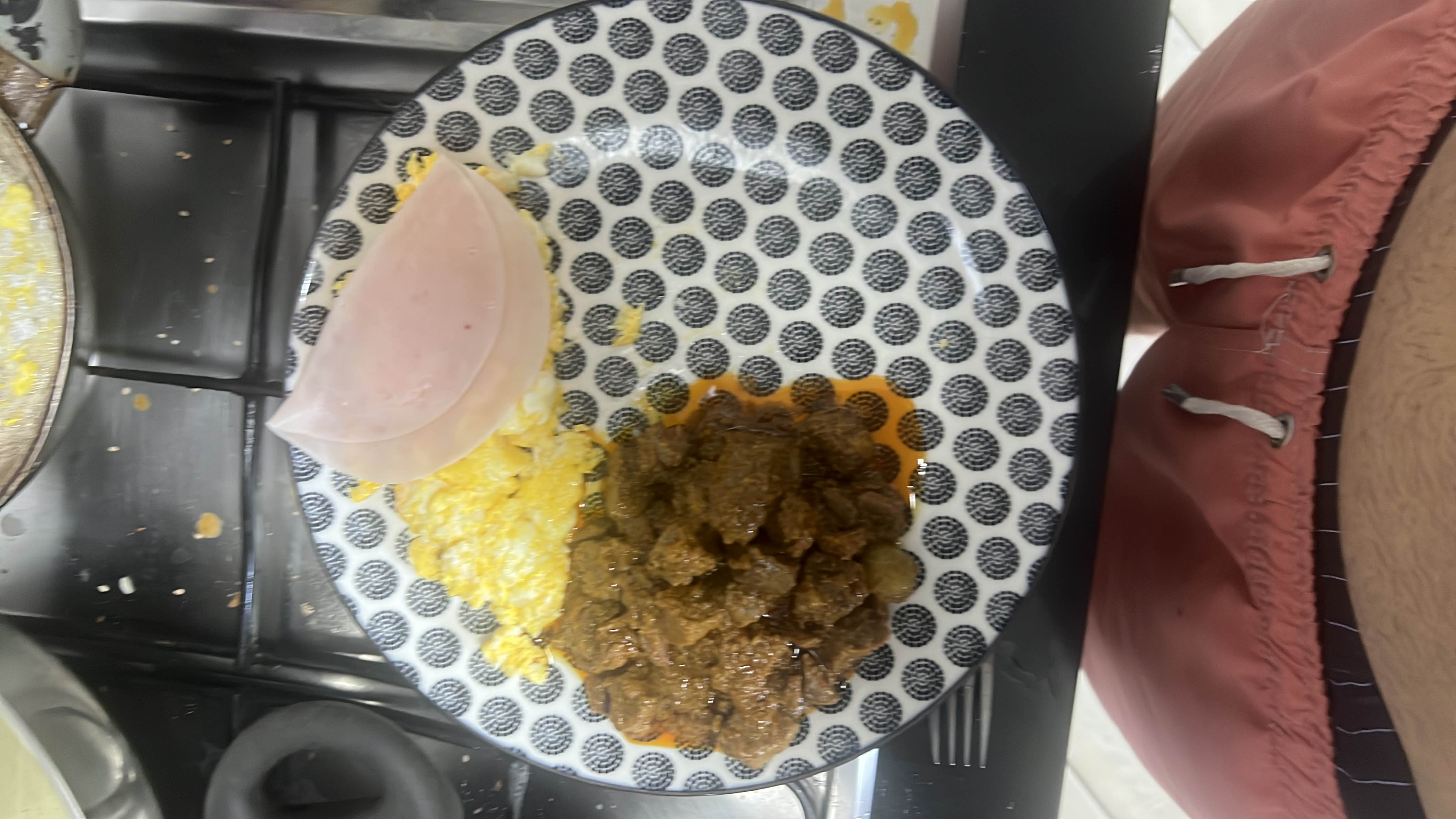 Hígado con huevos y jamón