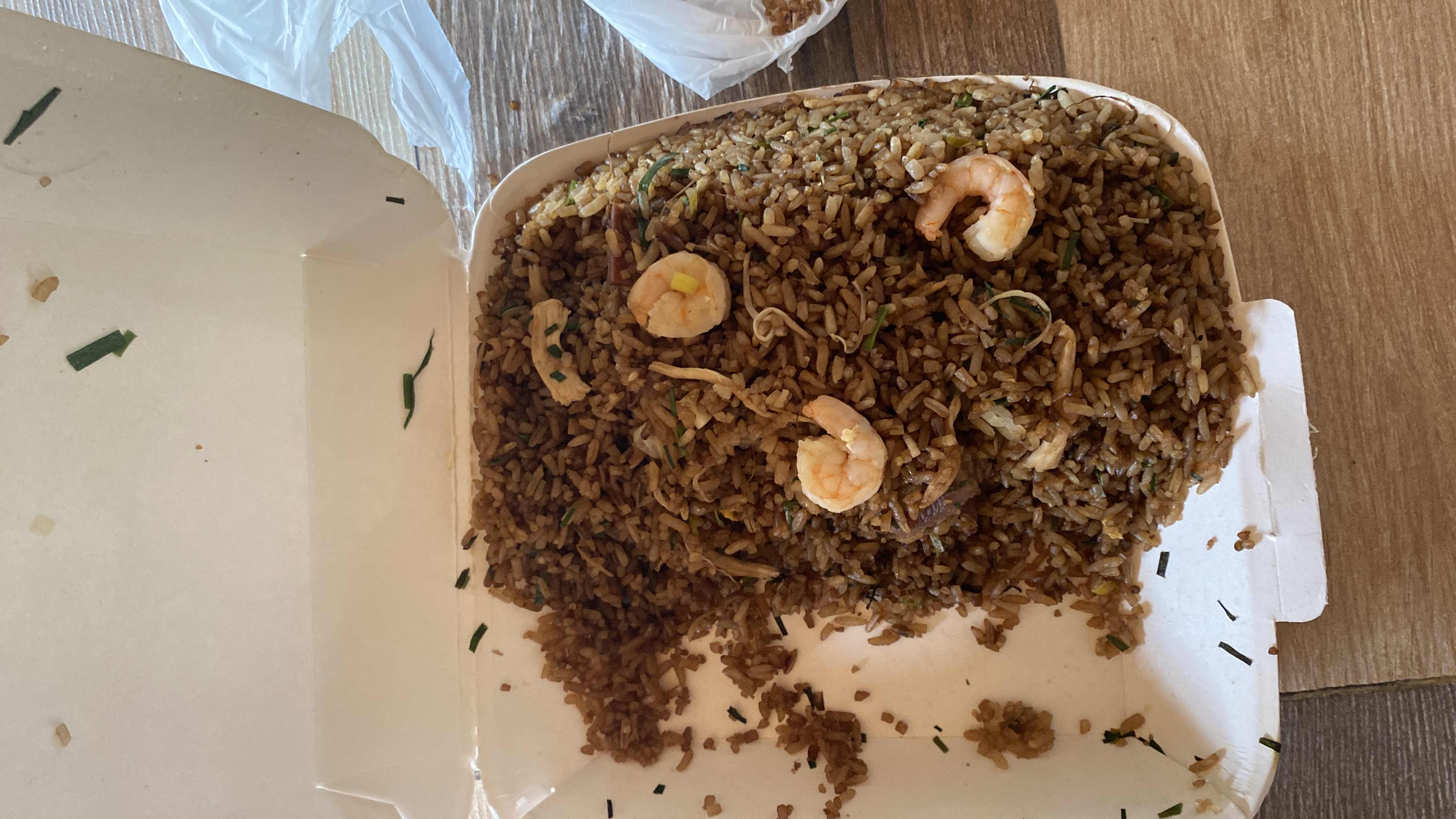 Arroz frito con camarones