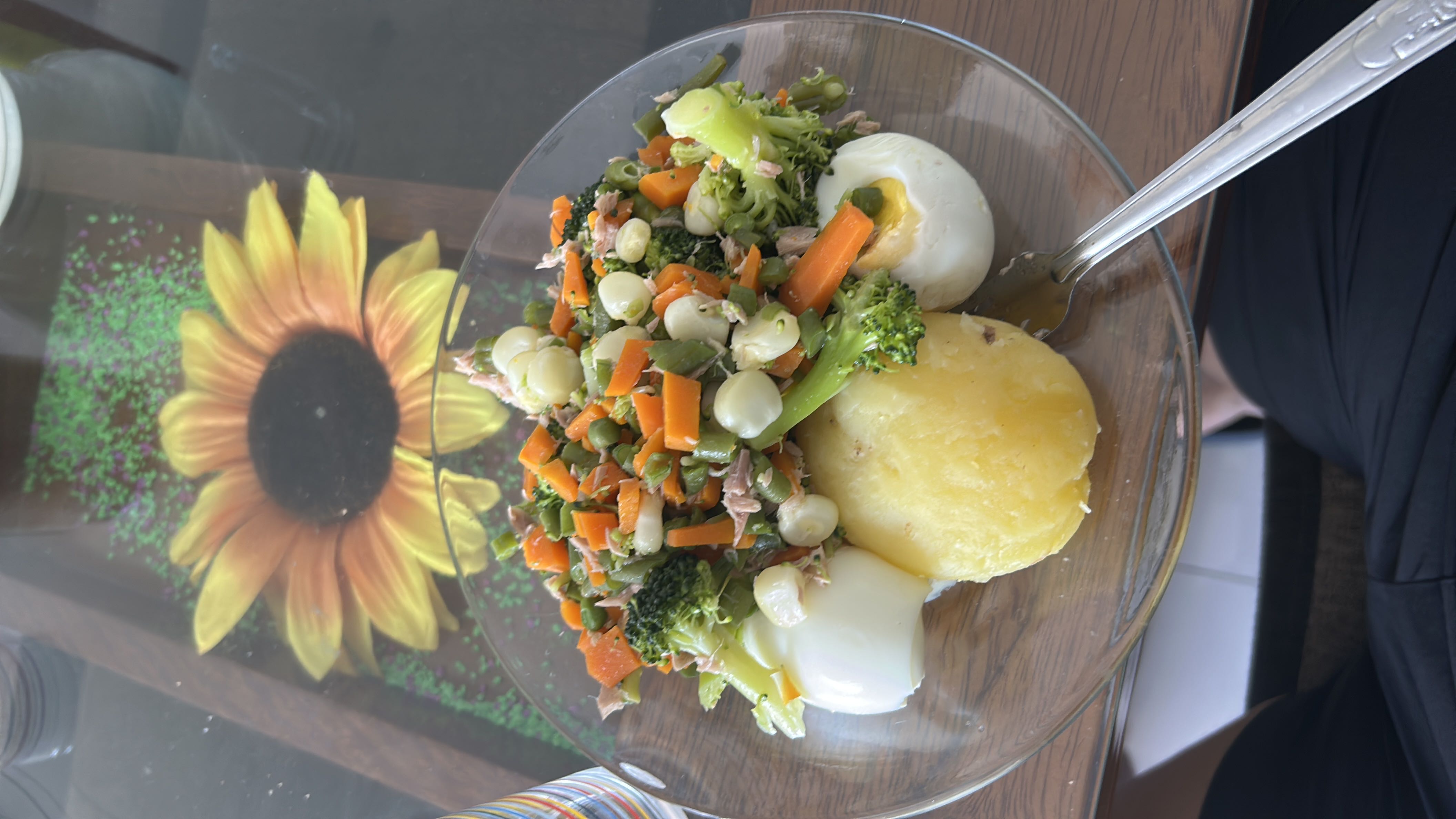 Ensalada con huevo y papa