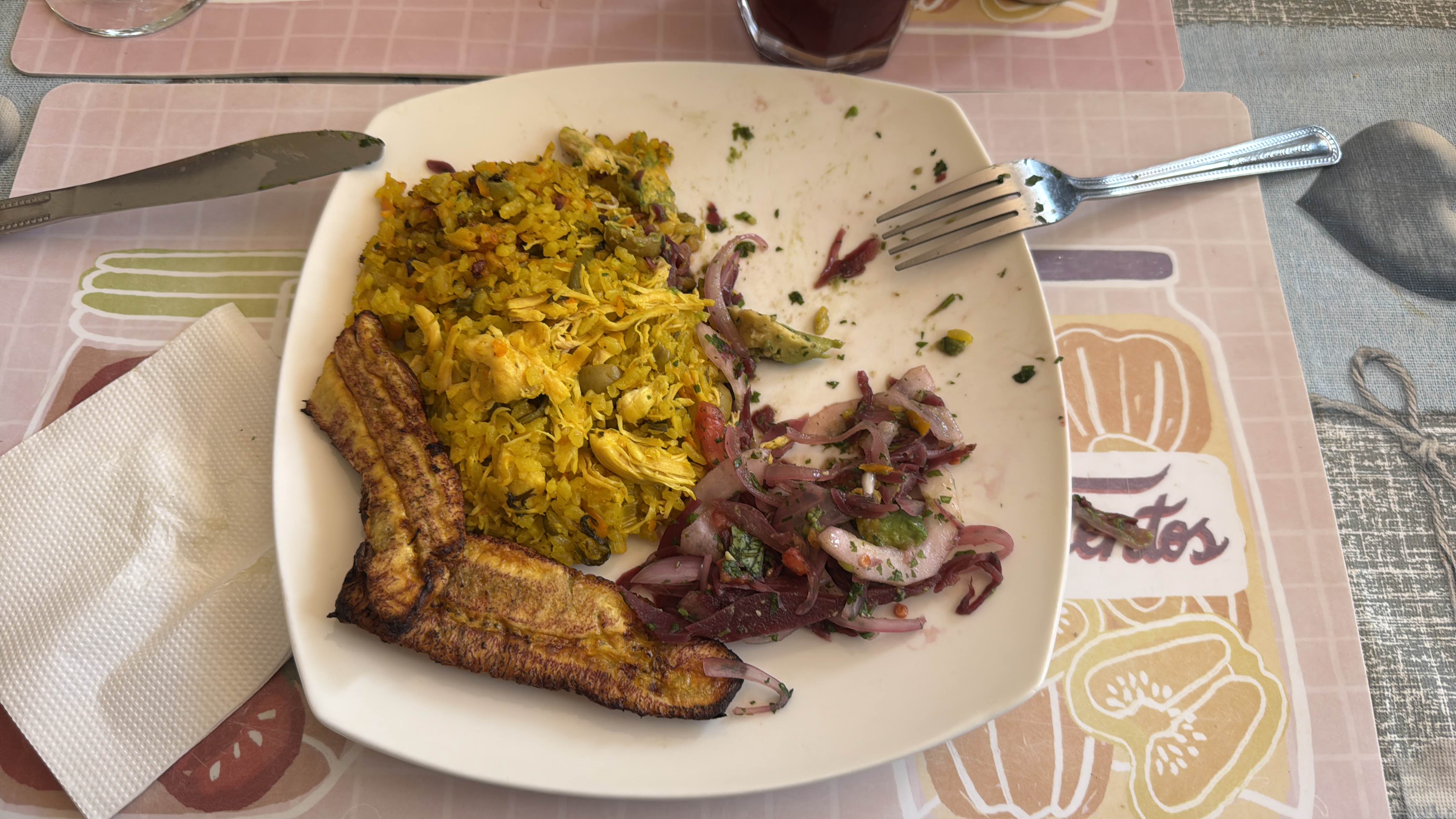 Arroz con pollo y plátano