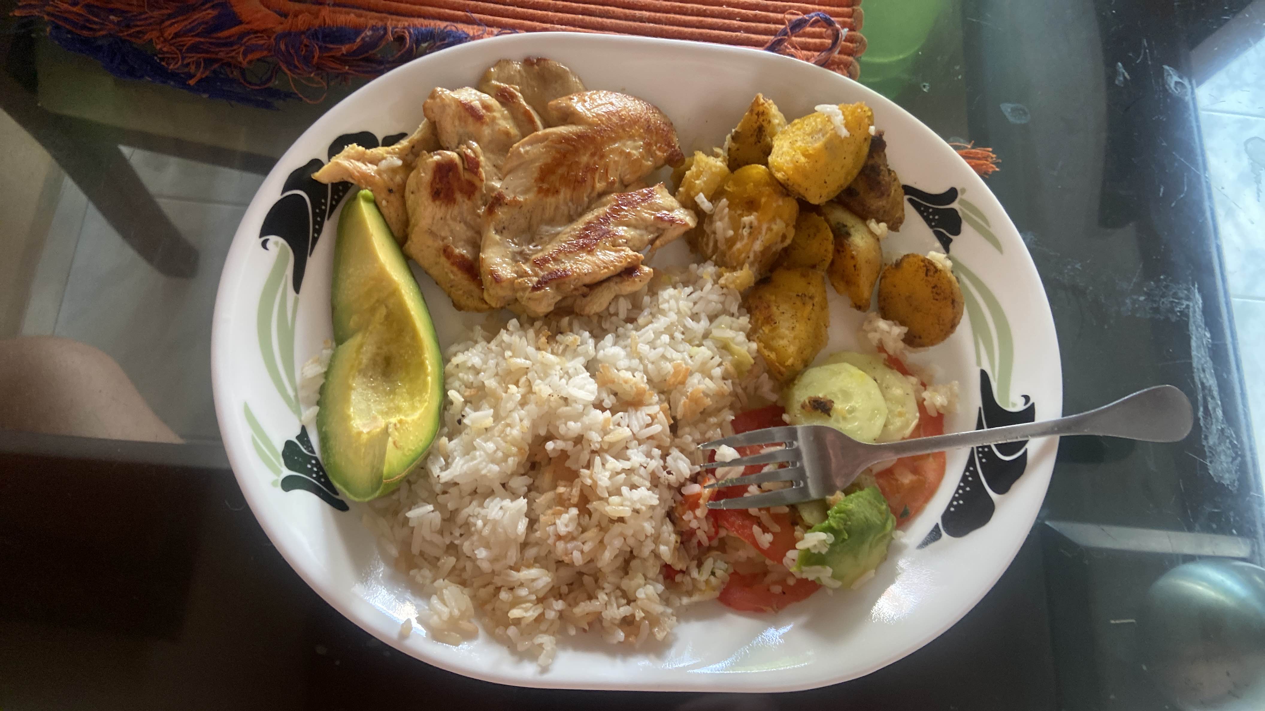 Plato de arroz y pollo