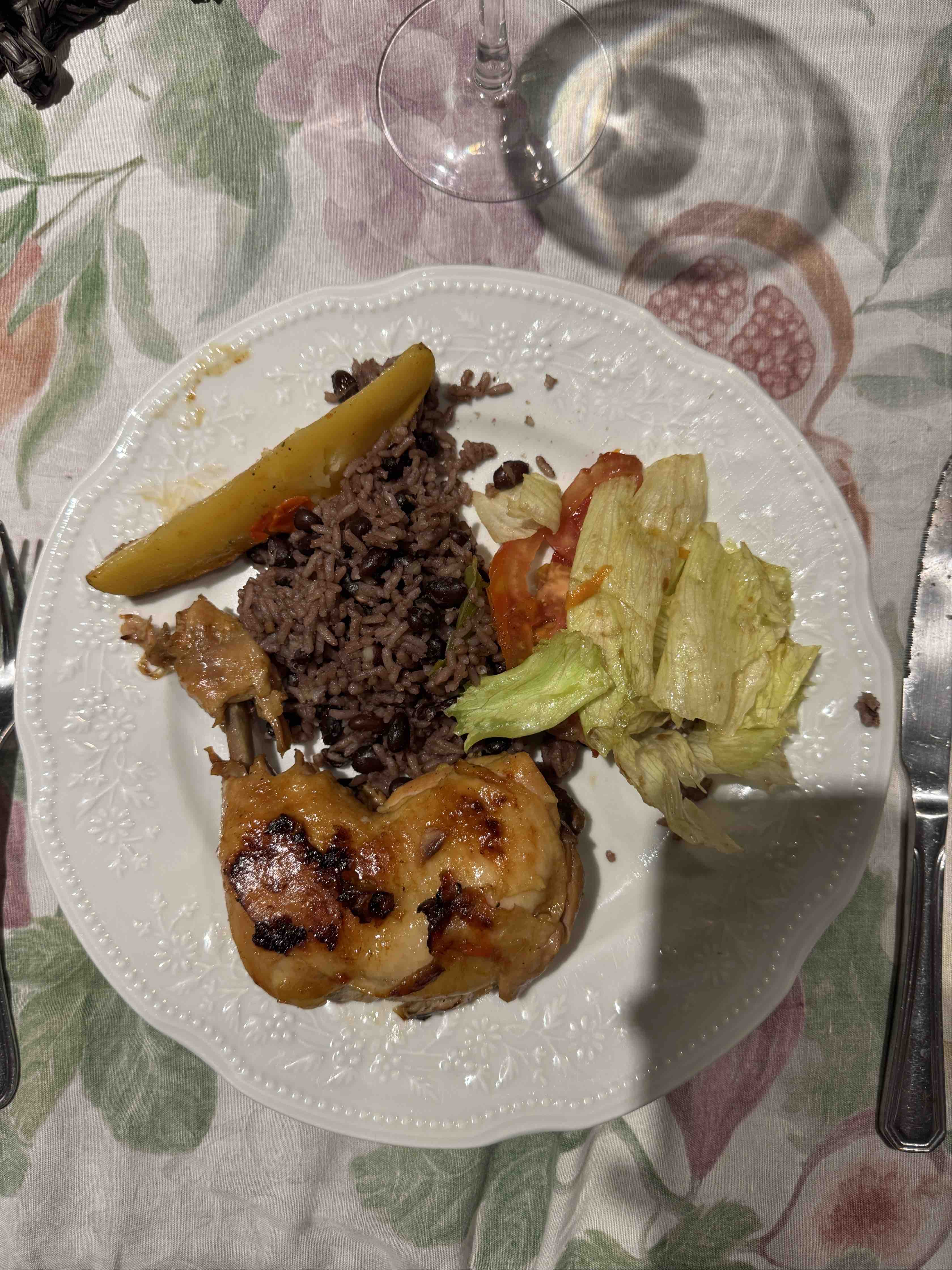 Pollo con arroz y ensalada