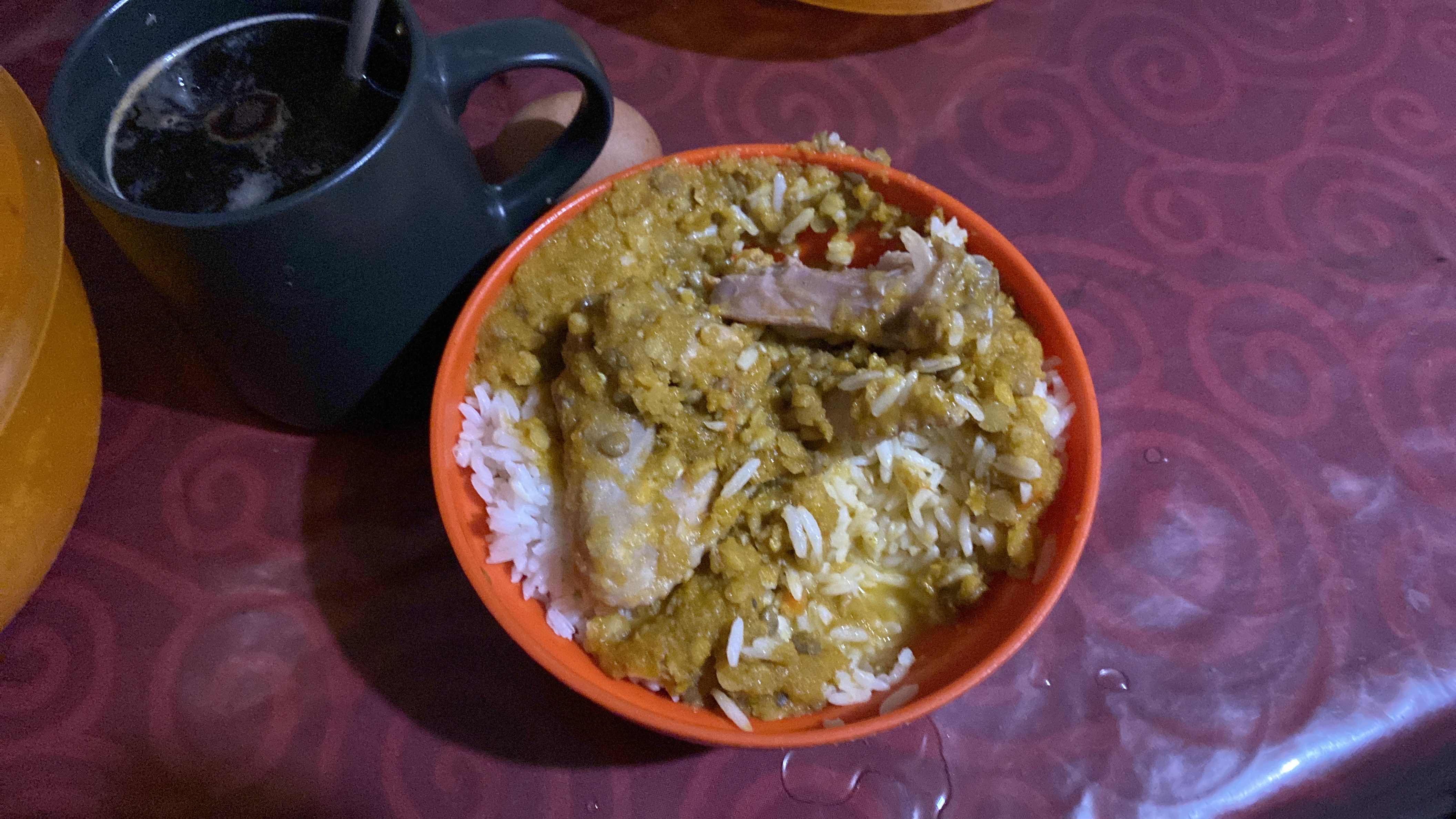 Arroz con pollo en salsa