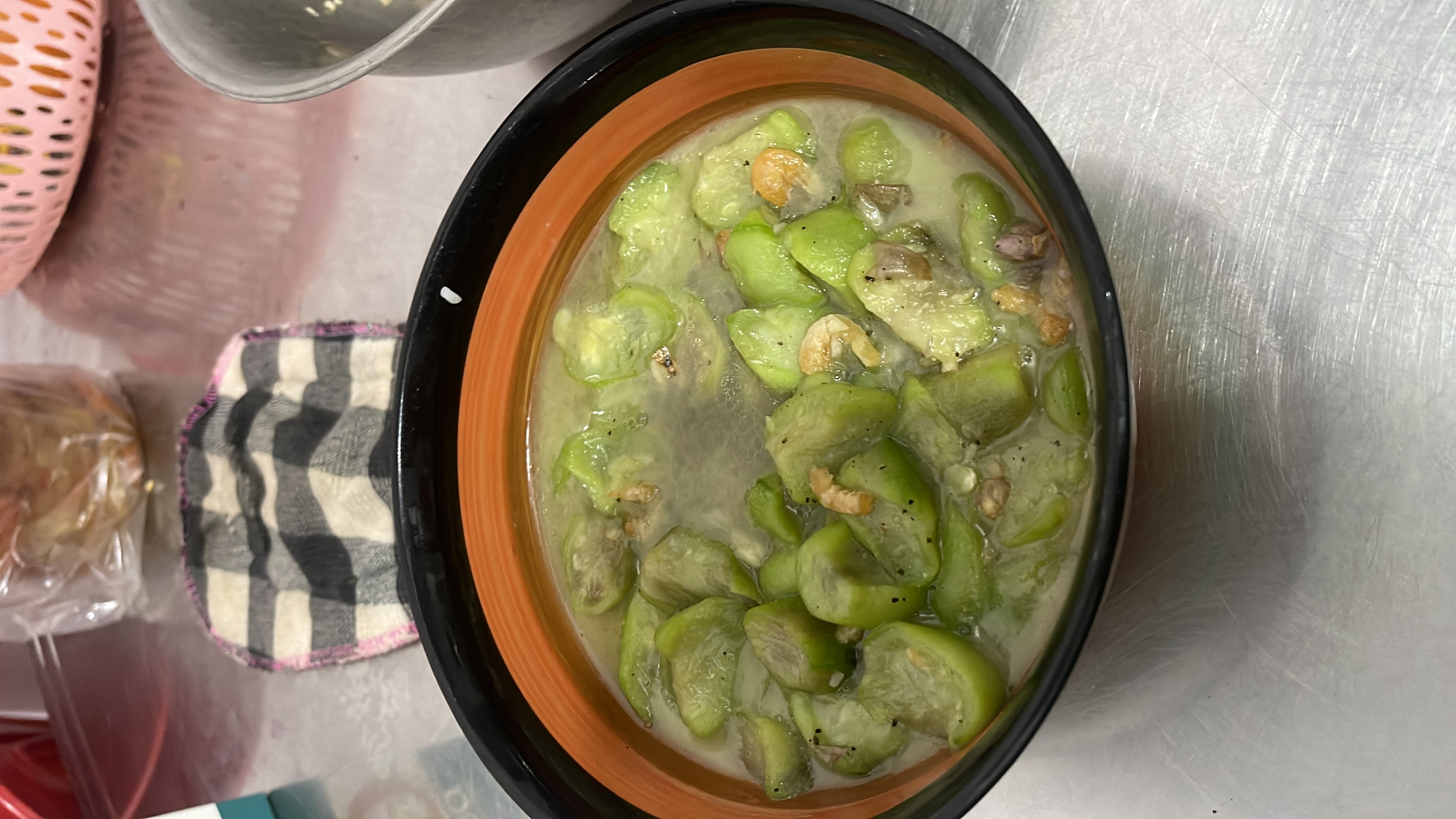 Gourd Soup with Nuts