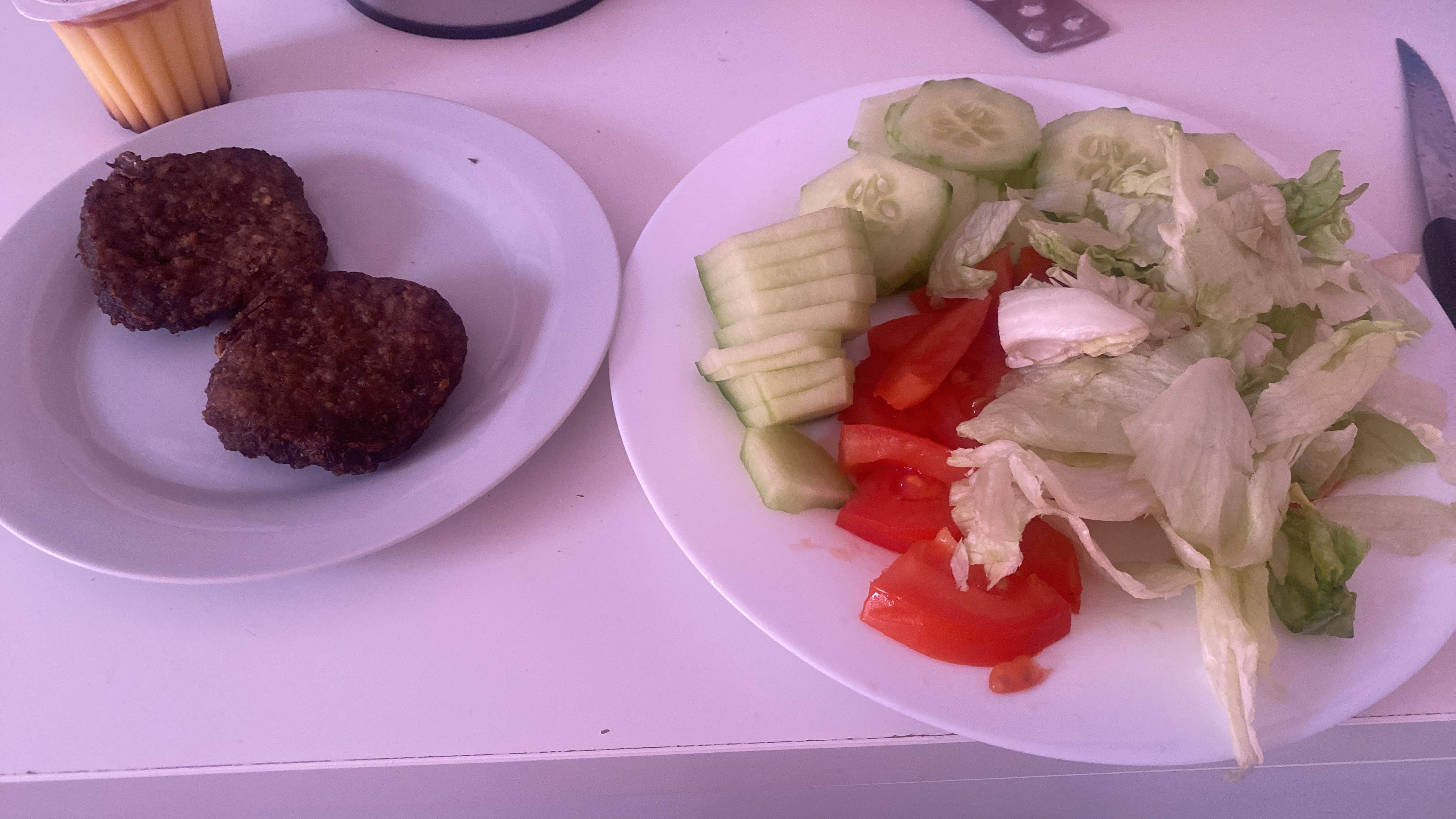 Salade et steaks hachés