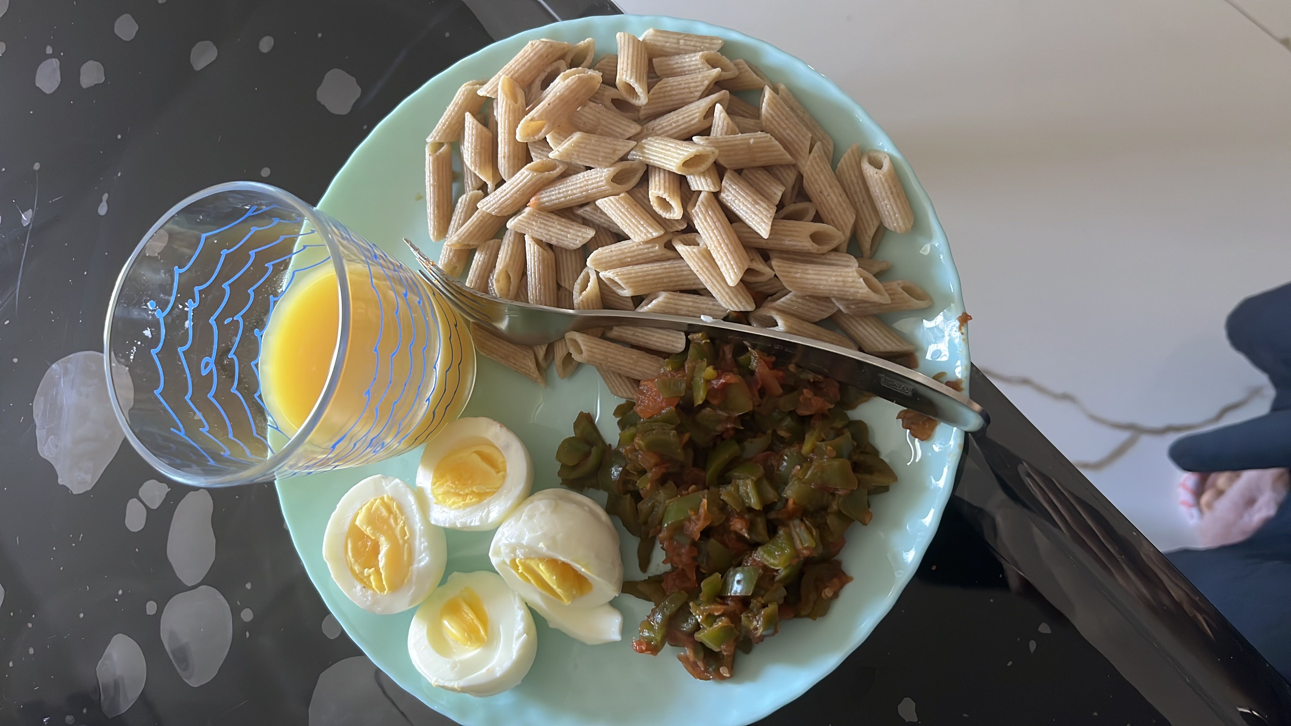 Pâtes aux œufs et légumes