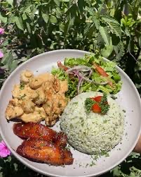 Pollo con arroz y ensalada