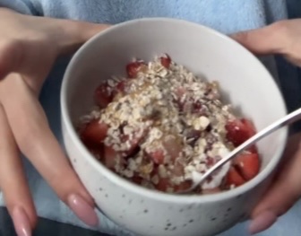 Oatmeal with Strawberries