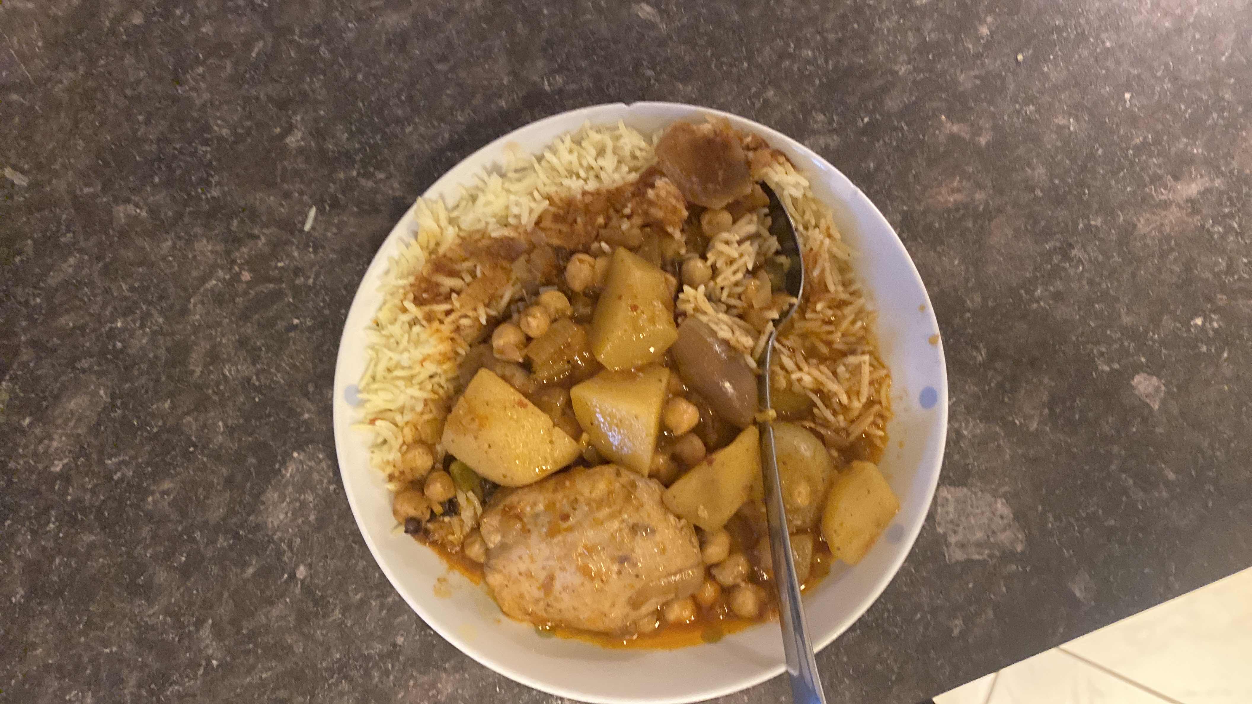 Hähnchen mit Reis und Kichererbsen