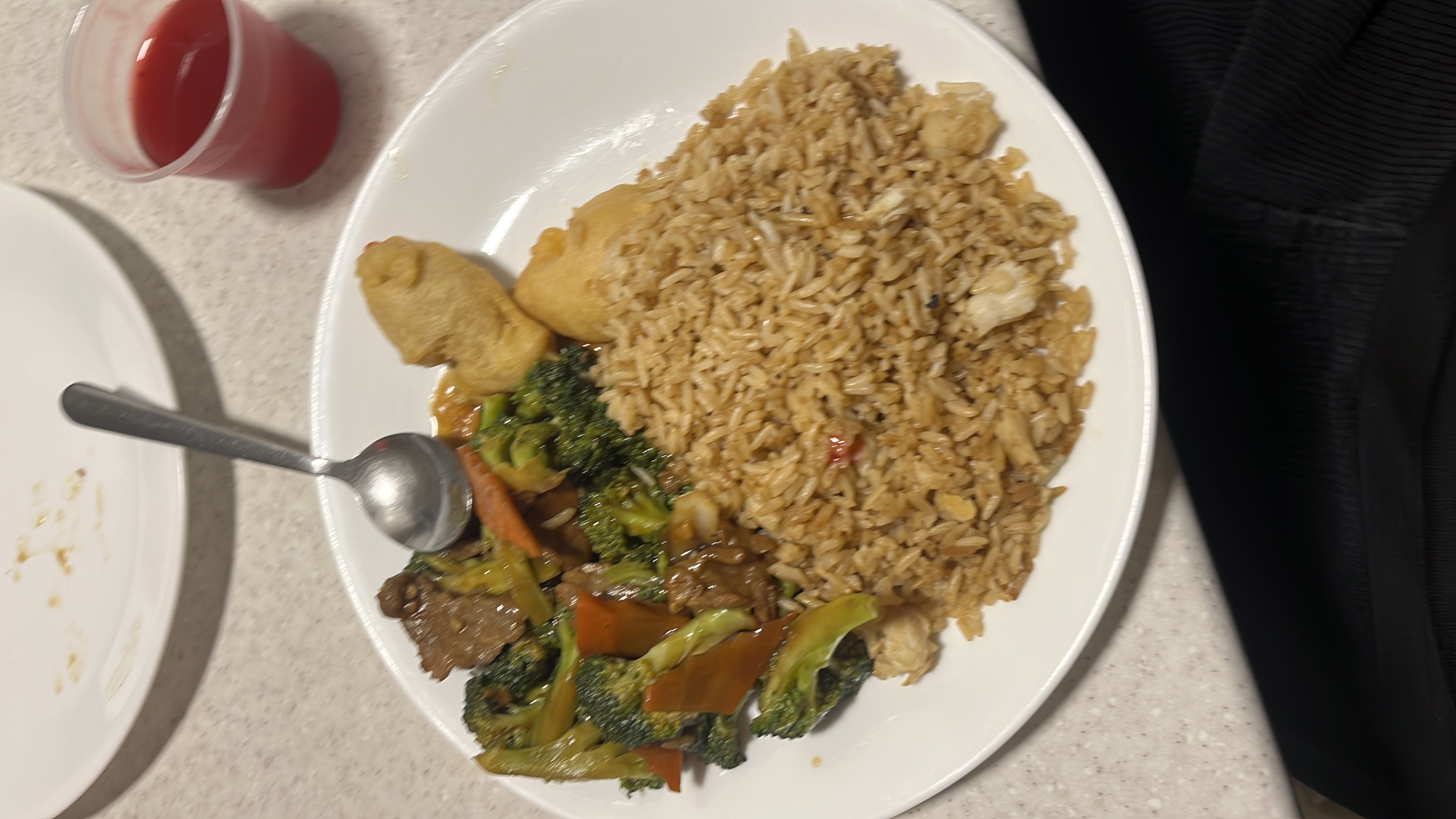 Riz sauté avec bœuf