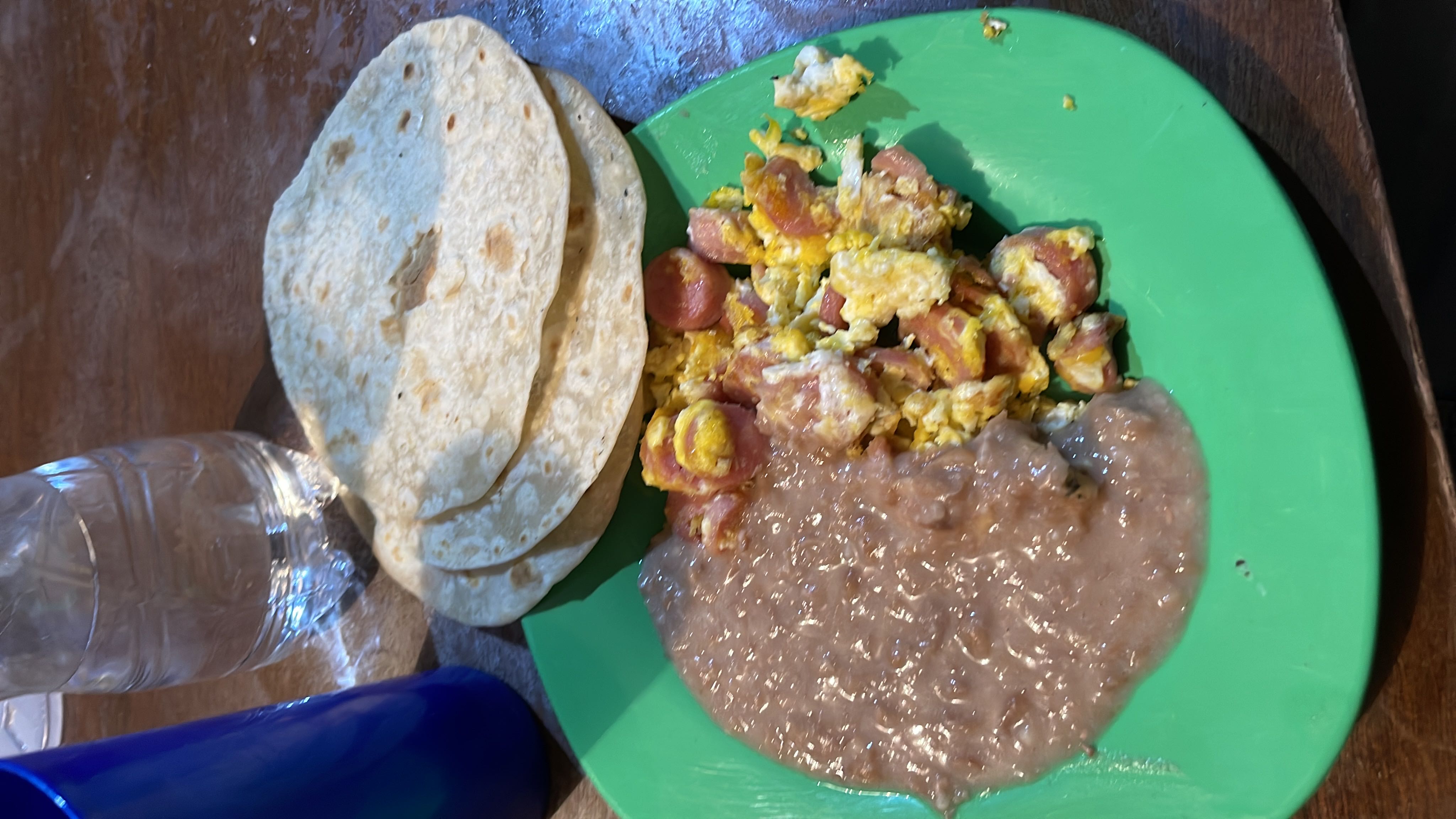 Huevos con salchicha