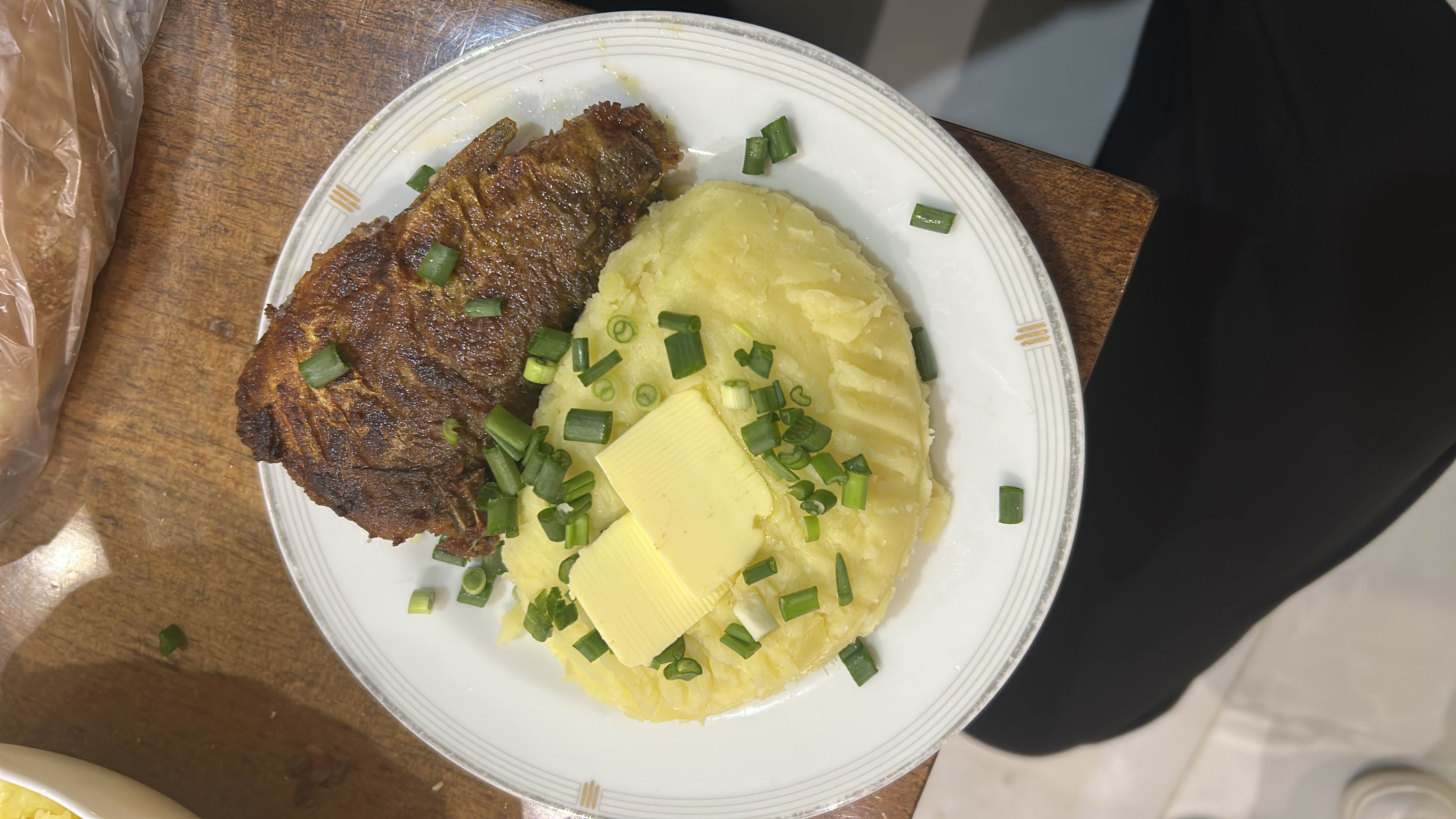 Fried Fish with Mashed Potatoes