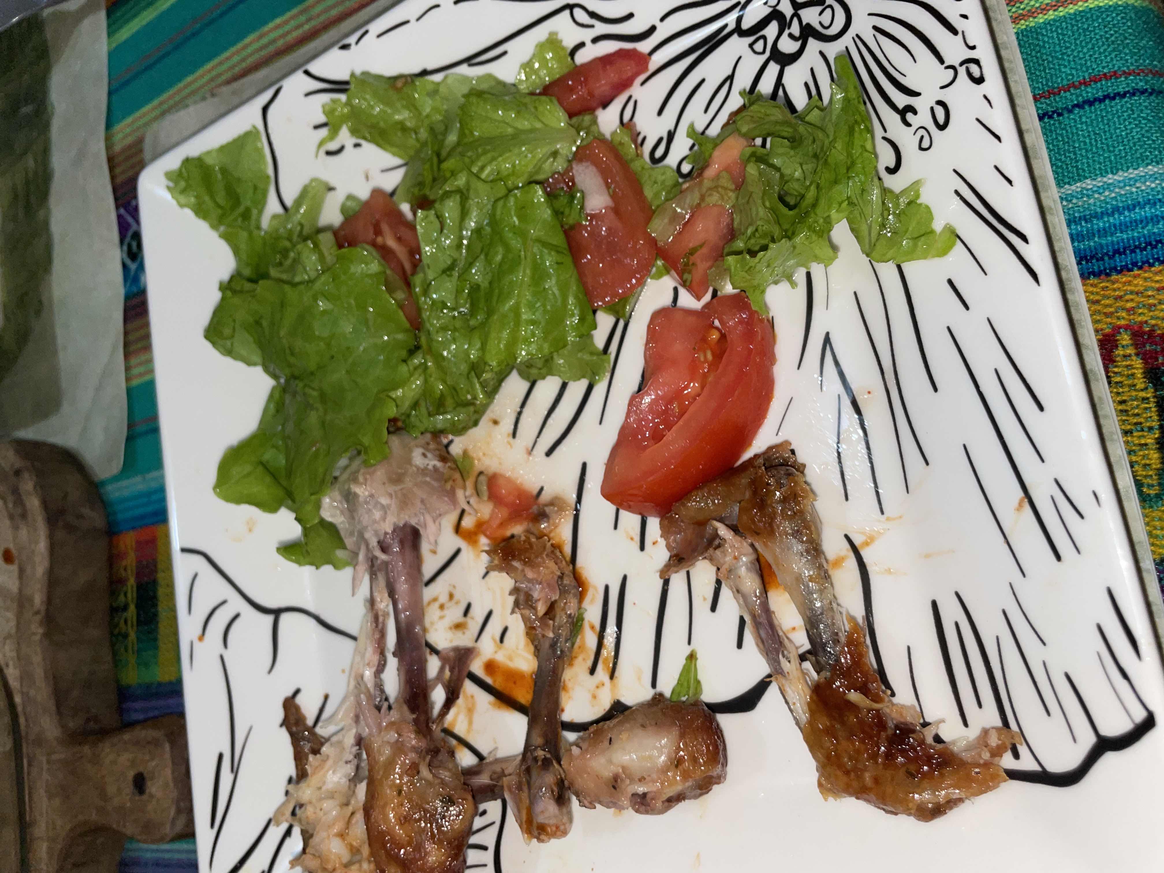 Pollo asado con ensalada