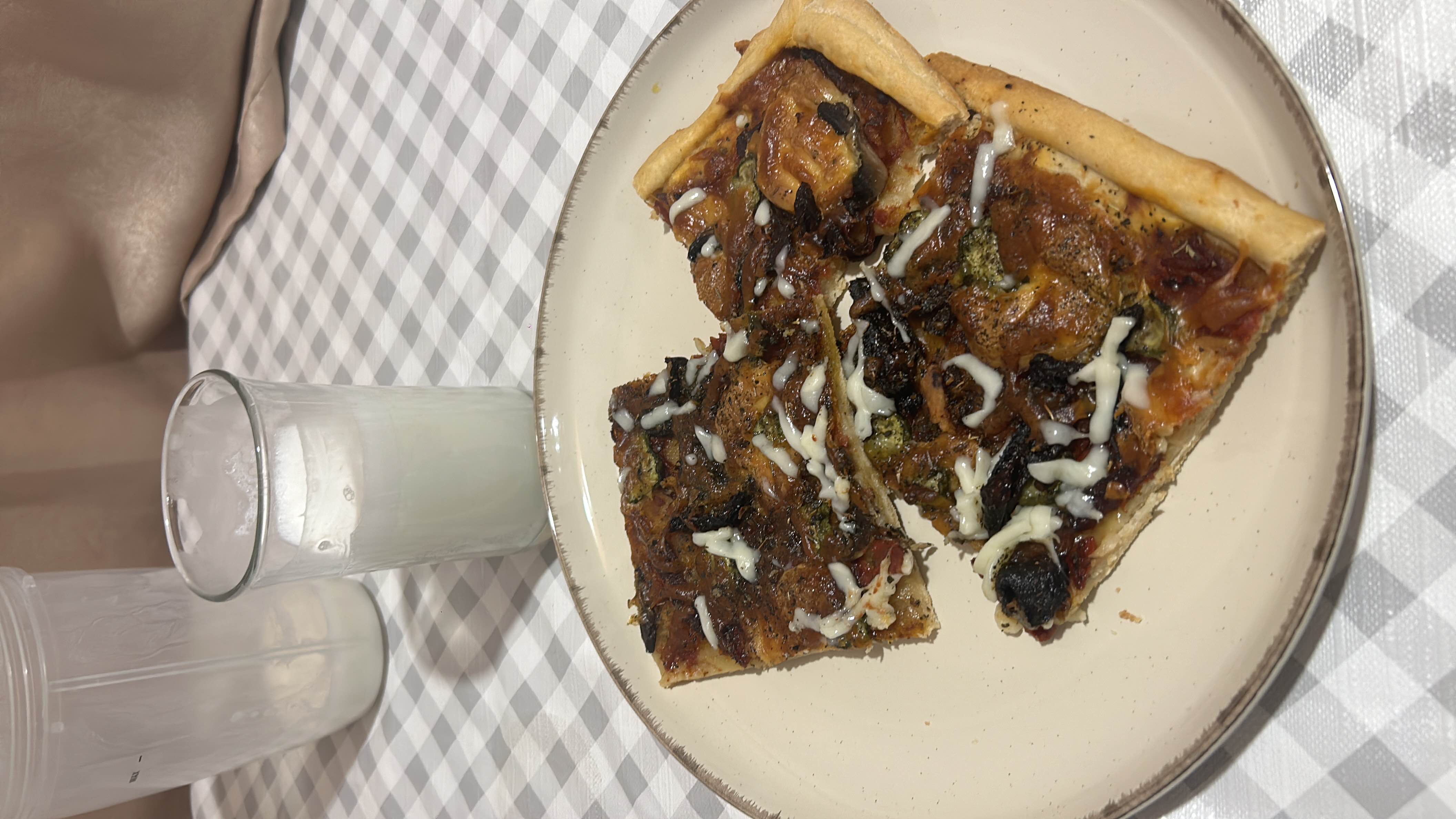 Vegetable Pizza with Milk