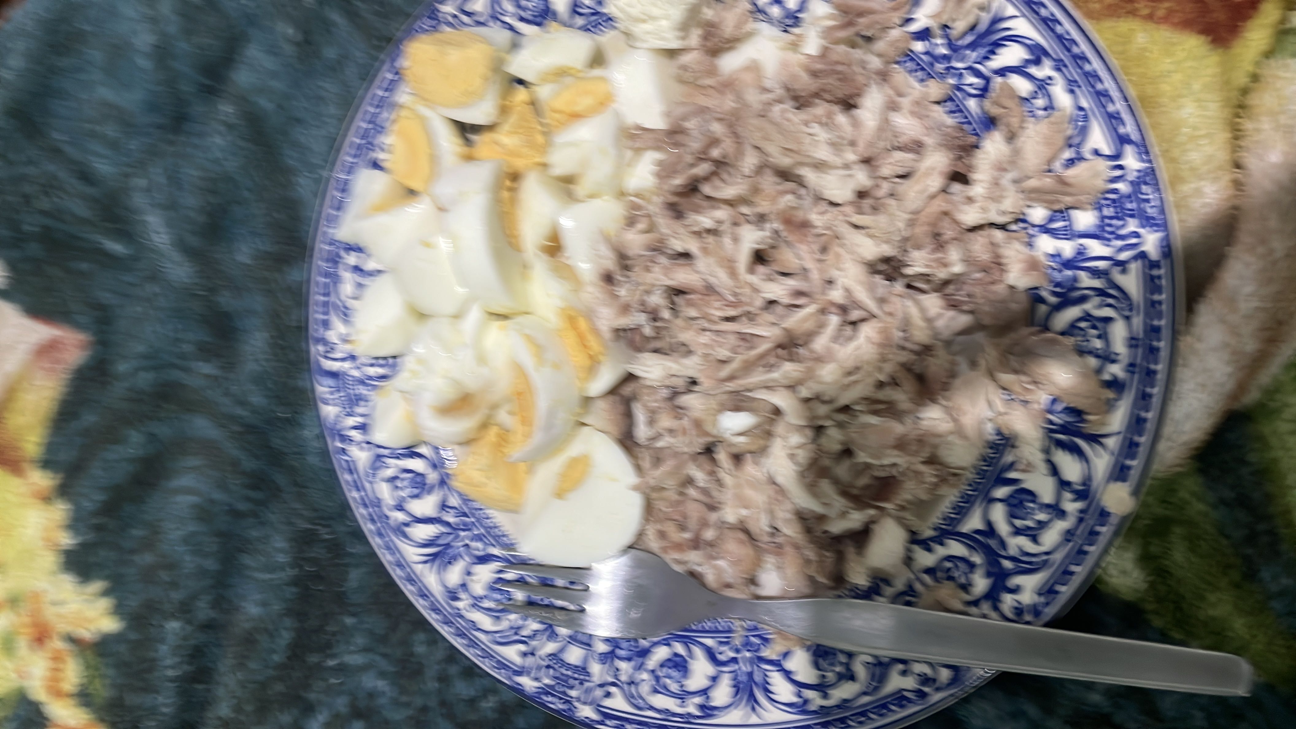 Pollo desmenuzado con huevo