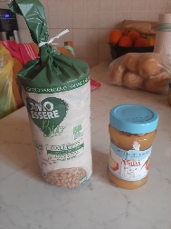 Rice Cakes with Peanut Butter