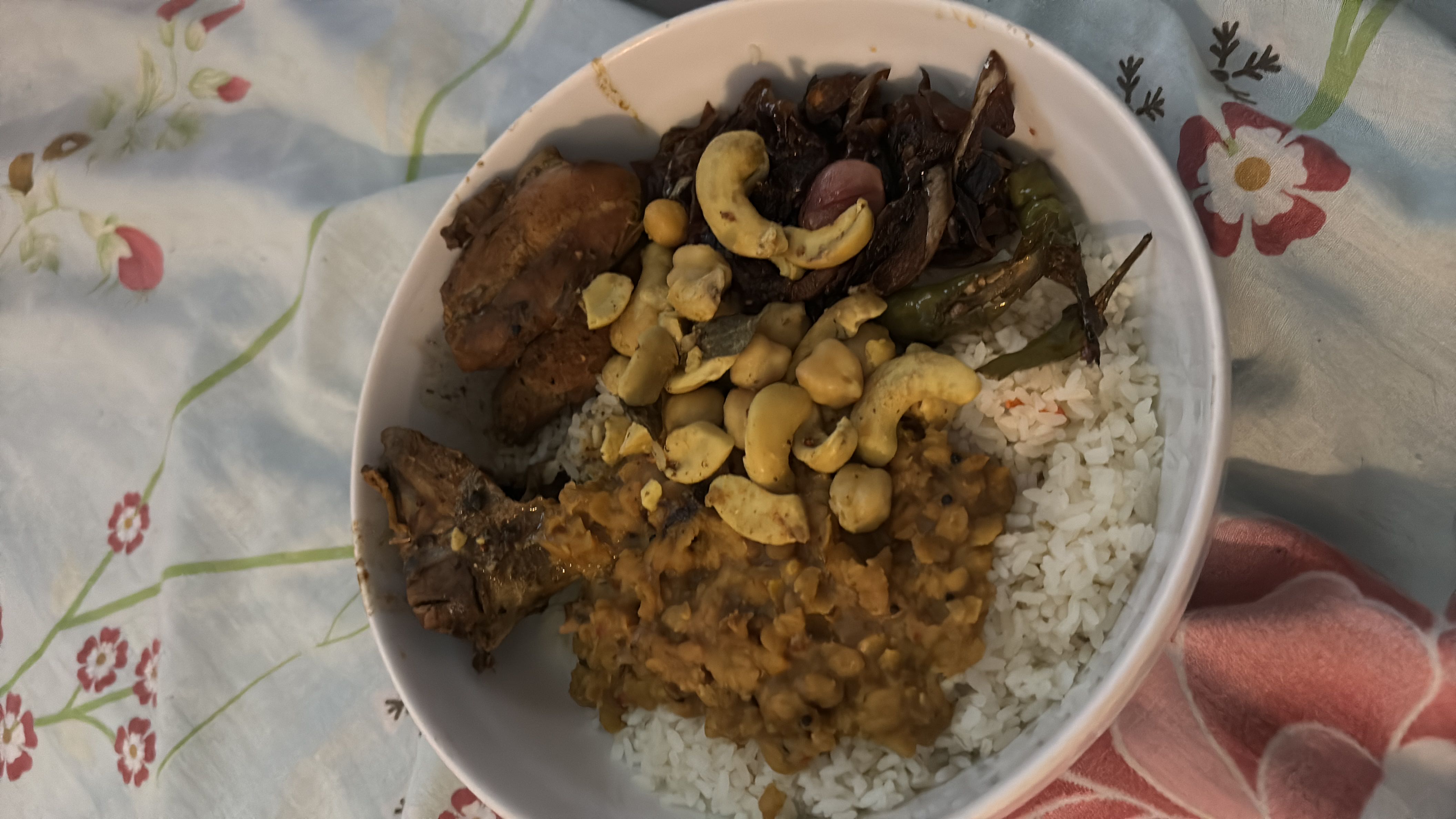 Rice with curry and nuts