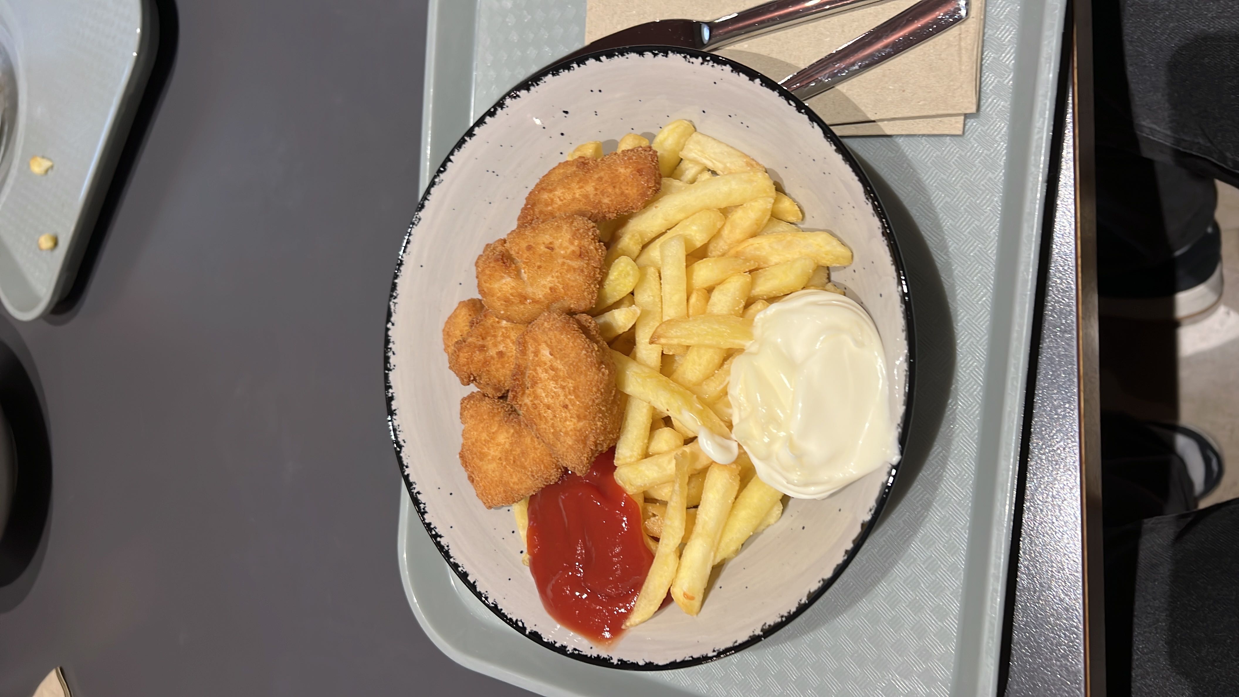 Pommes mit Nuggets